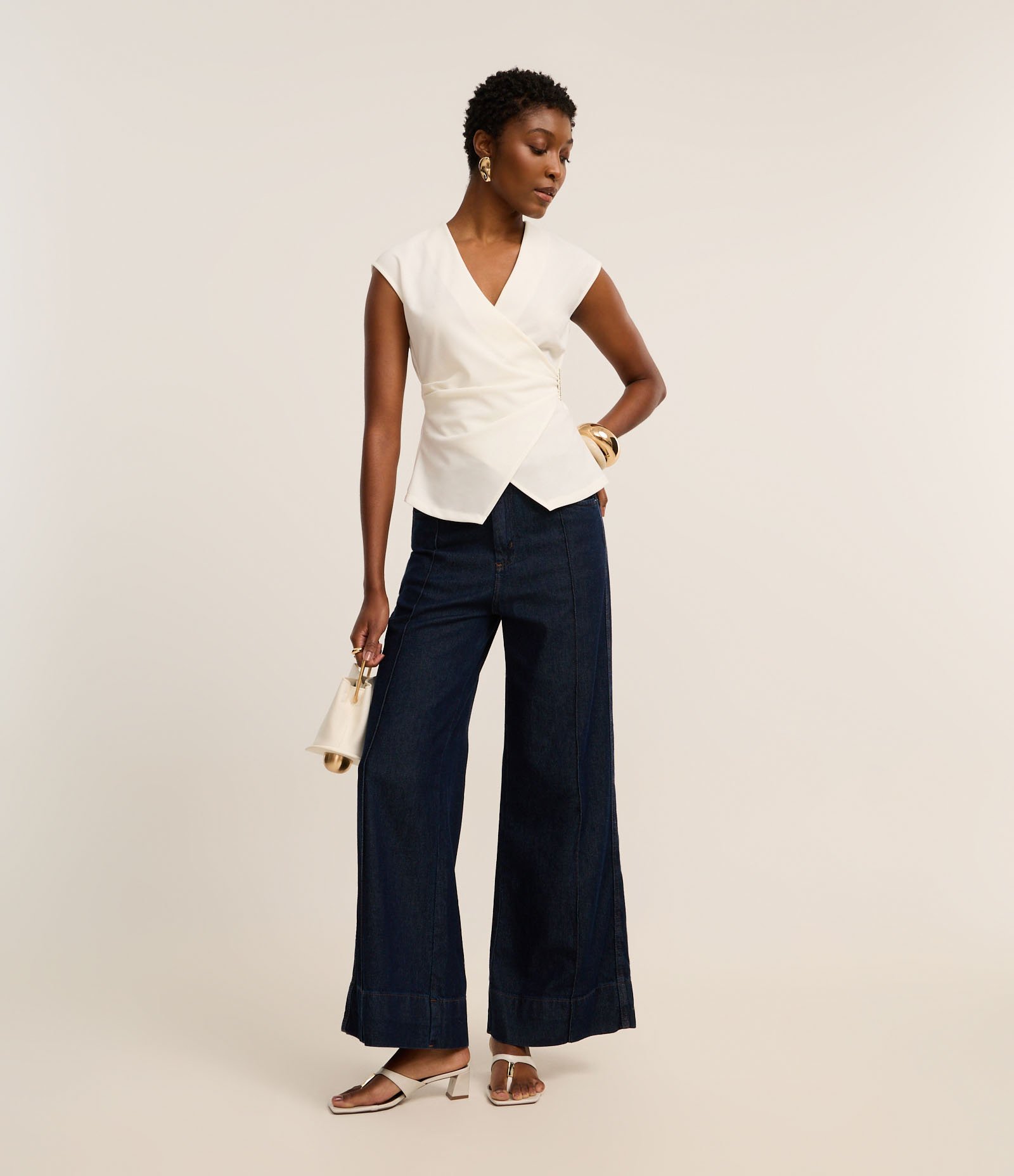 Blusa em Orly com Grampo de Metal no Transpasse Off White 2