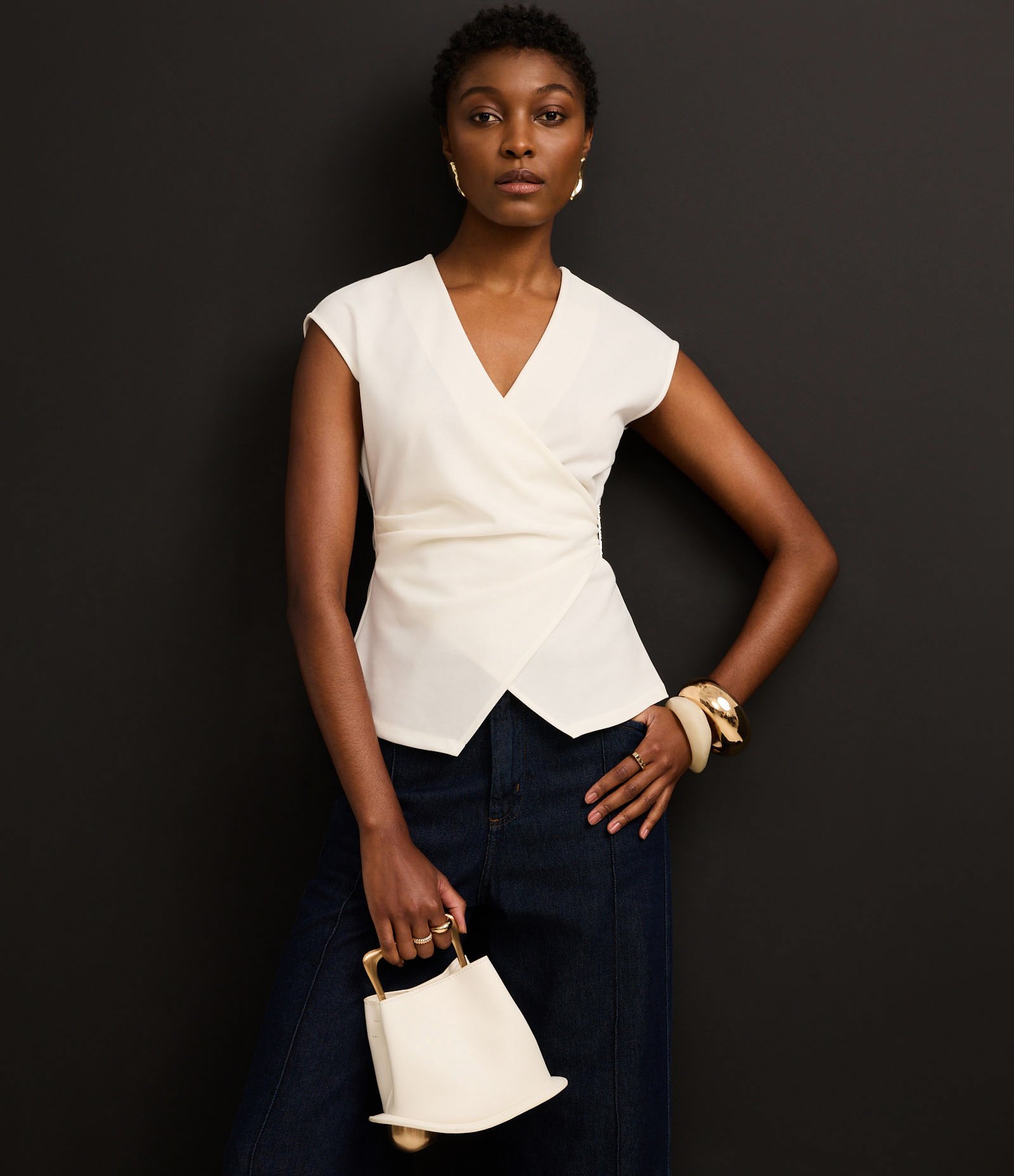 Blusa em Orly com Grampo de Metal no Transpasse Off White 5