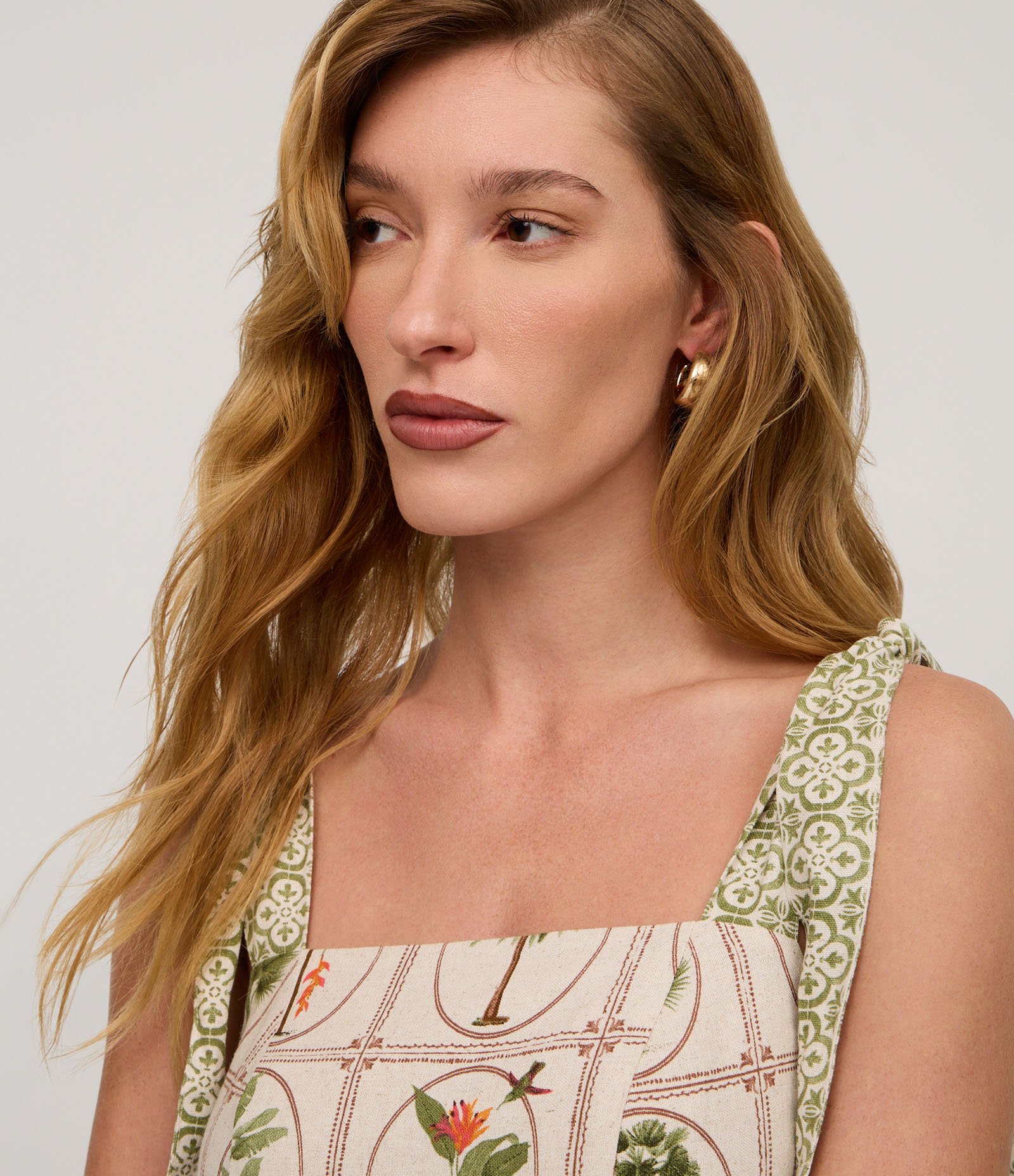 Vestido Evasê Midi em Visolinho com Estampa FLores e Folhagens Bege 4