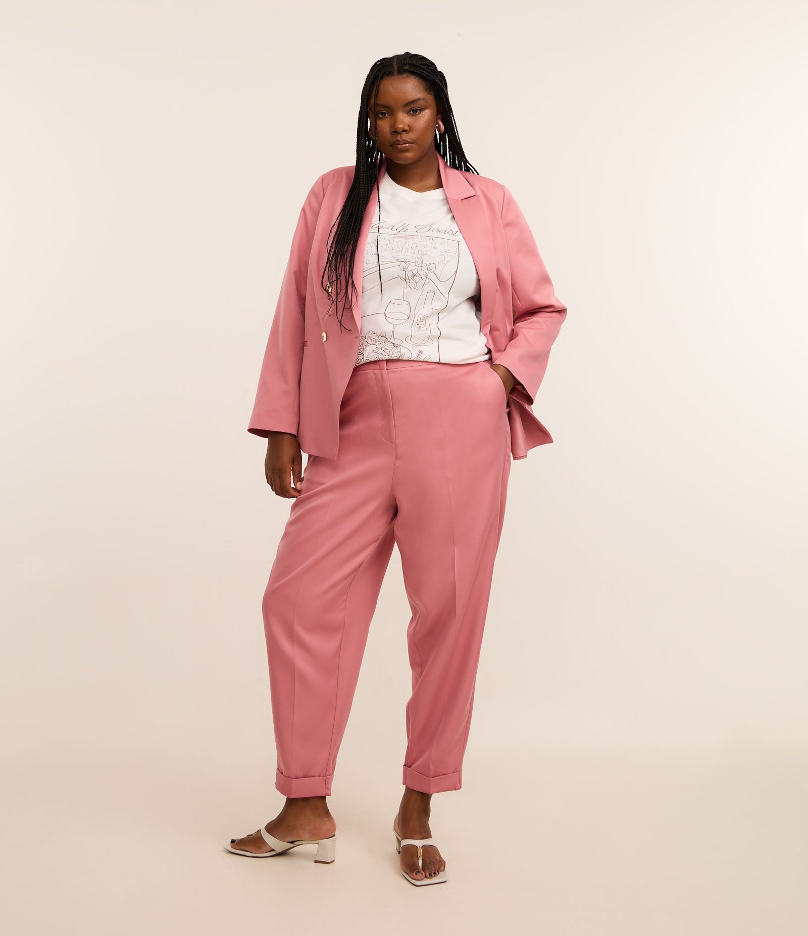 Calça Cenoura em Alfaiataria Curve & Plus Size Rosa 1