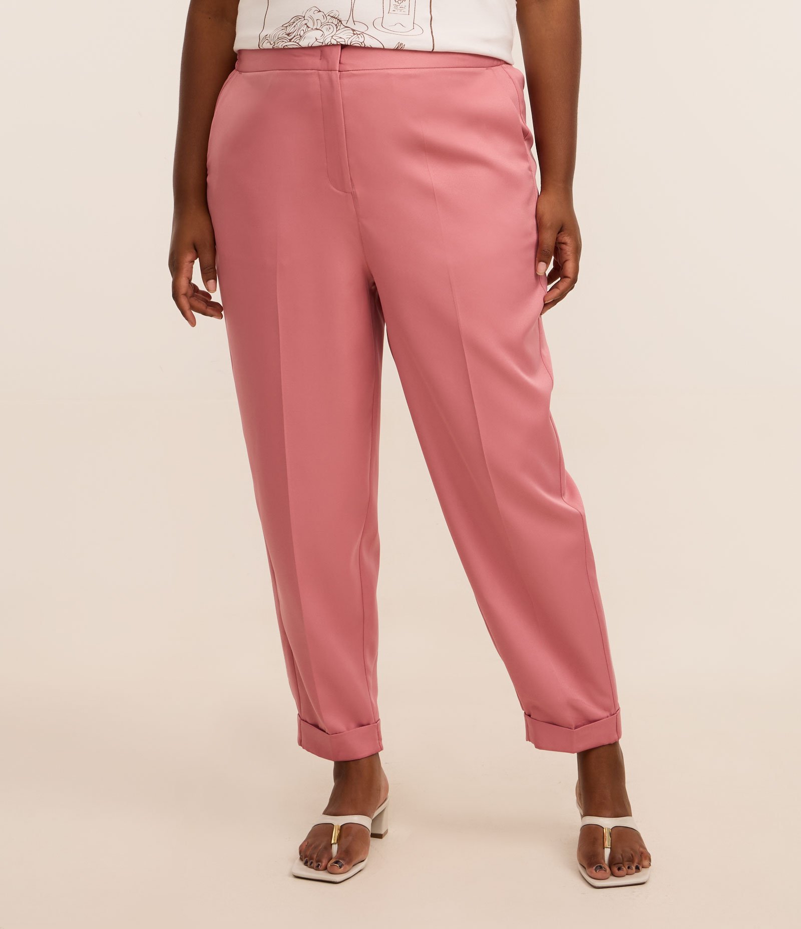 Calça Cenoura em Alfaiataria Curve & Plus Size Rosa 2