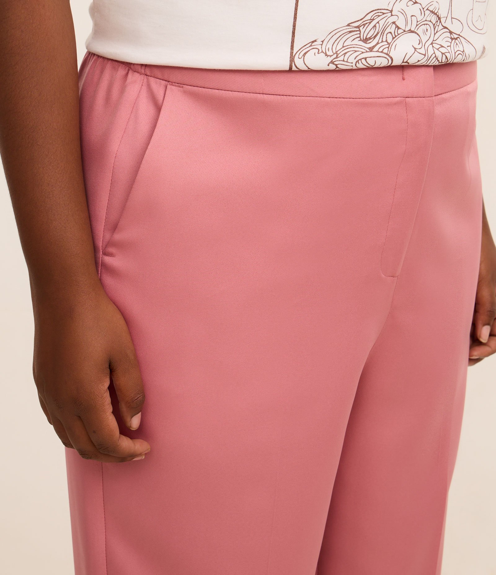 Calça Cenoura em Alfaiataria Curve & Plus Size Rosa 3
