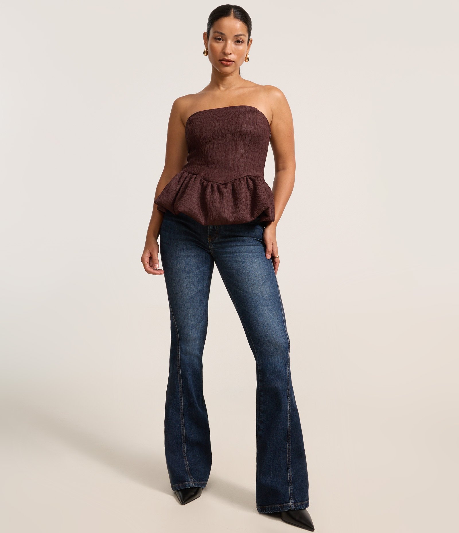 Blusa em Jacquard Tomara que Caia com Babado na Barra Marrom 2