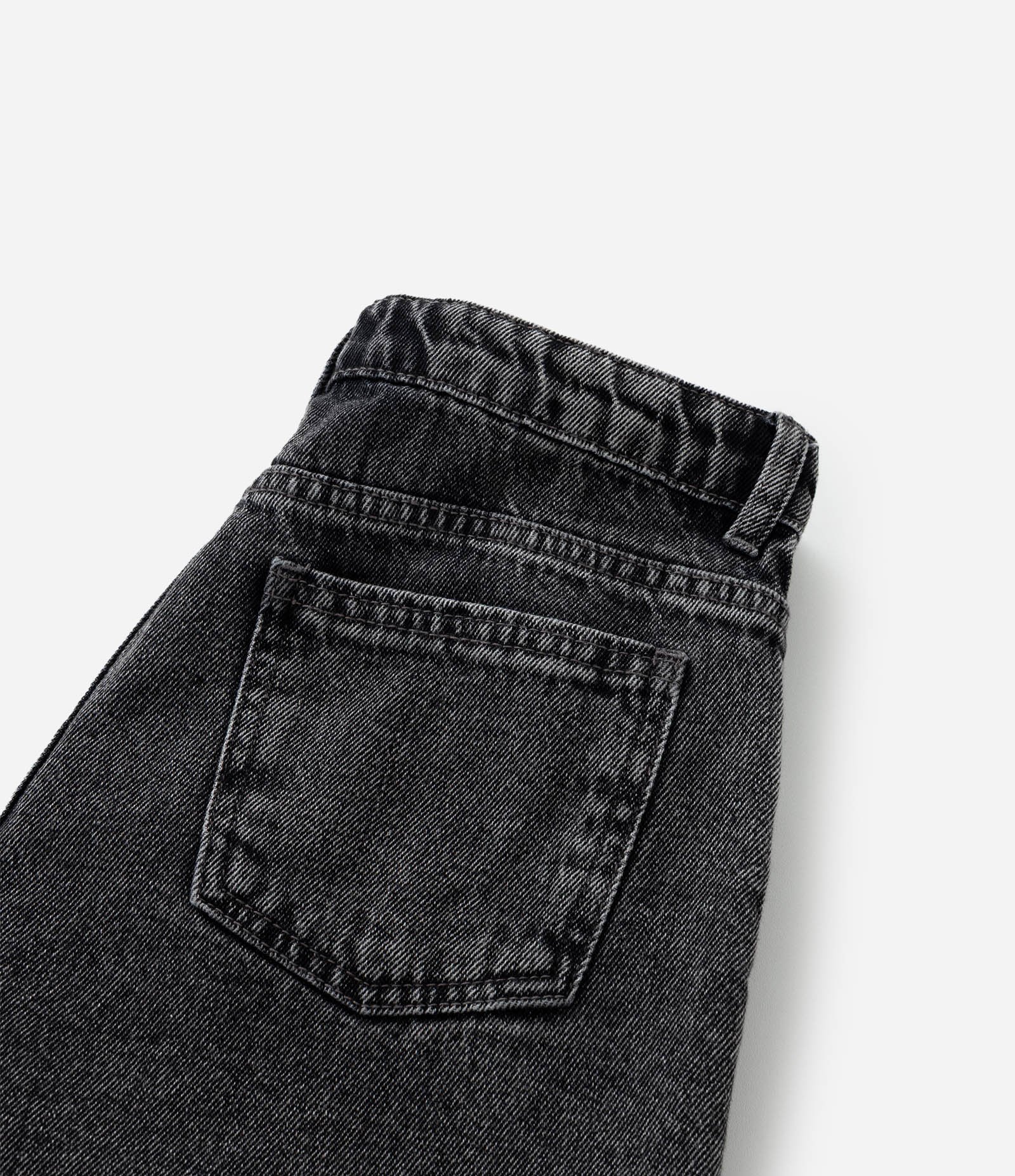 Short Reto Infantil em Jeans com Bolso Cargo - Tam 5 a 14 Anos Preto 4