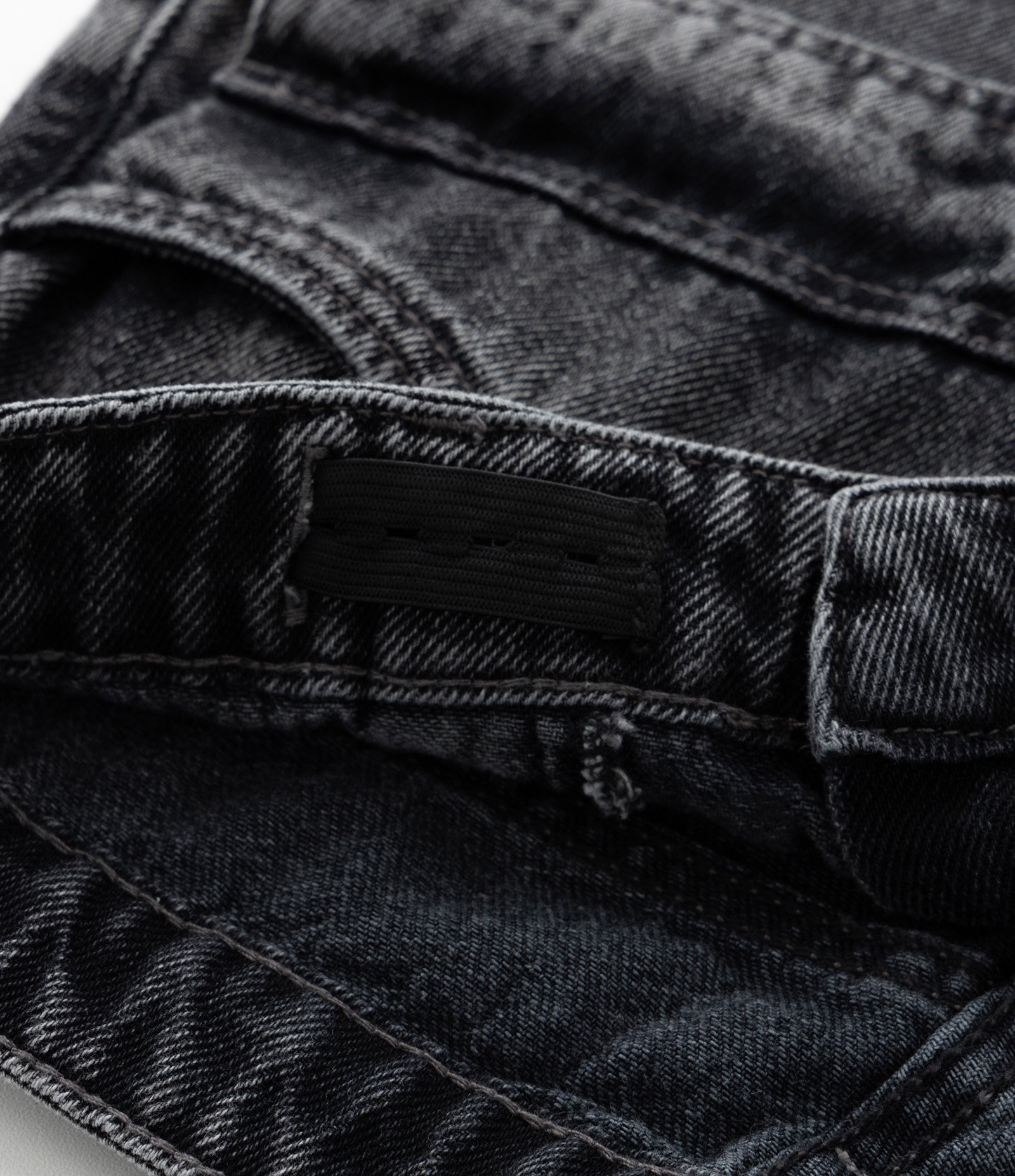 Short Reto Infantil em Jeans com Bolso Cargo - Tam 5 a 14 Anos Preto 6