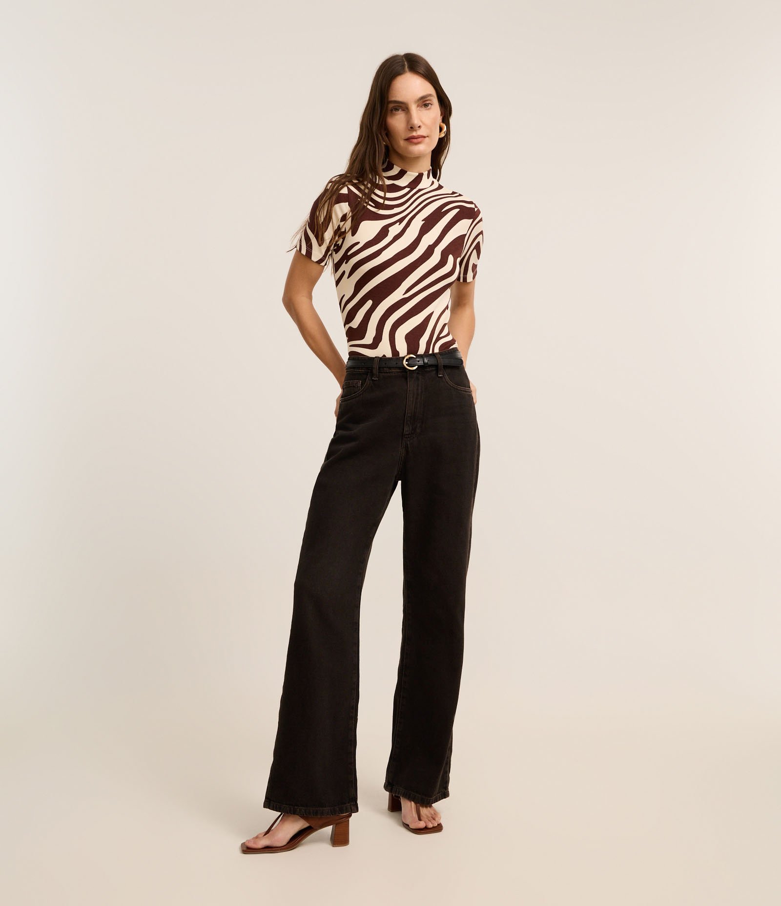 Blusa em Ribana com Gola Alta e Estampa Zebra Marrom/Branco 2