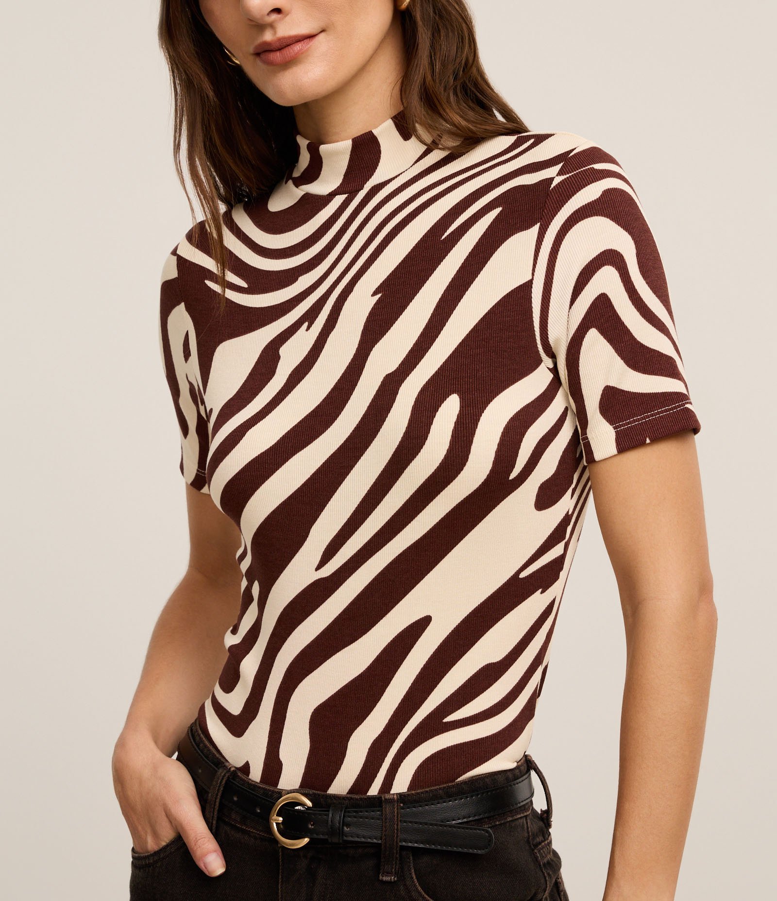 Blusa em Ribana com Gola Alta e Estampa Zebra Marrom/Branco 3