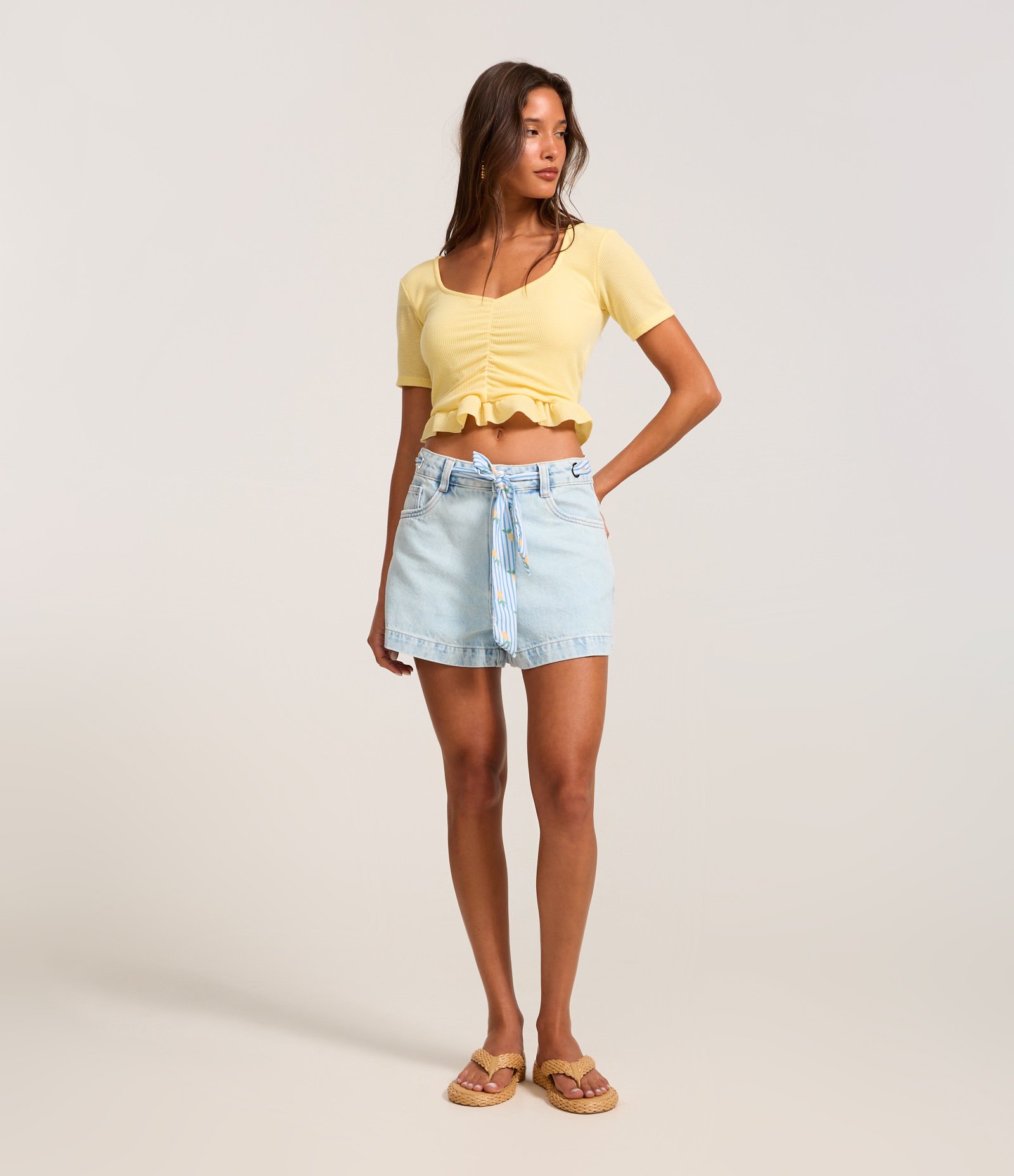 Short Mom Jeans com Lenço e Ilhós Azul 1