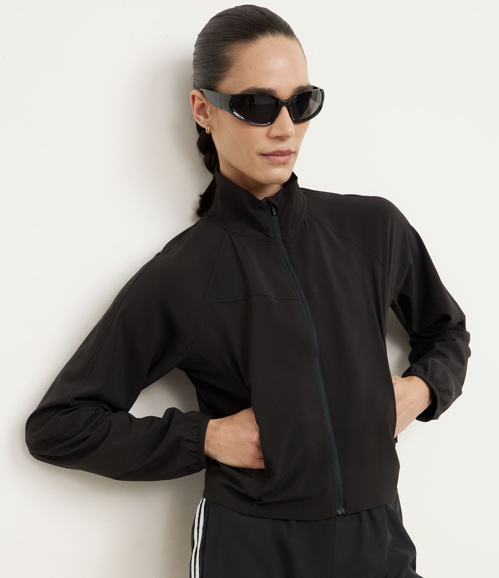 Jaqueta Corta Vento Esportiva com Gola Alto Preto 1