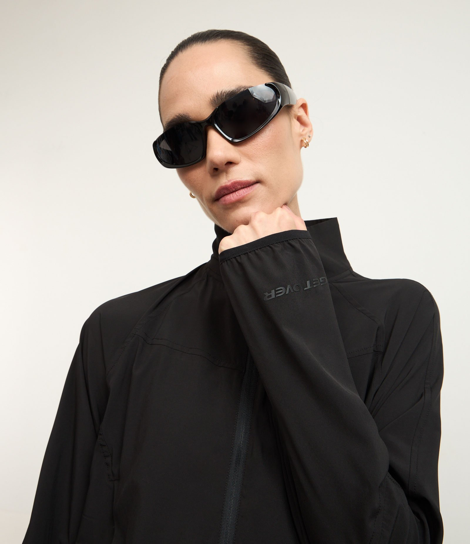 Jaqueta Corta Vento Esportiva com Gola Alto Preto 2