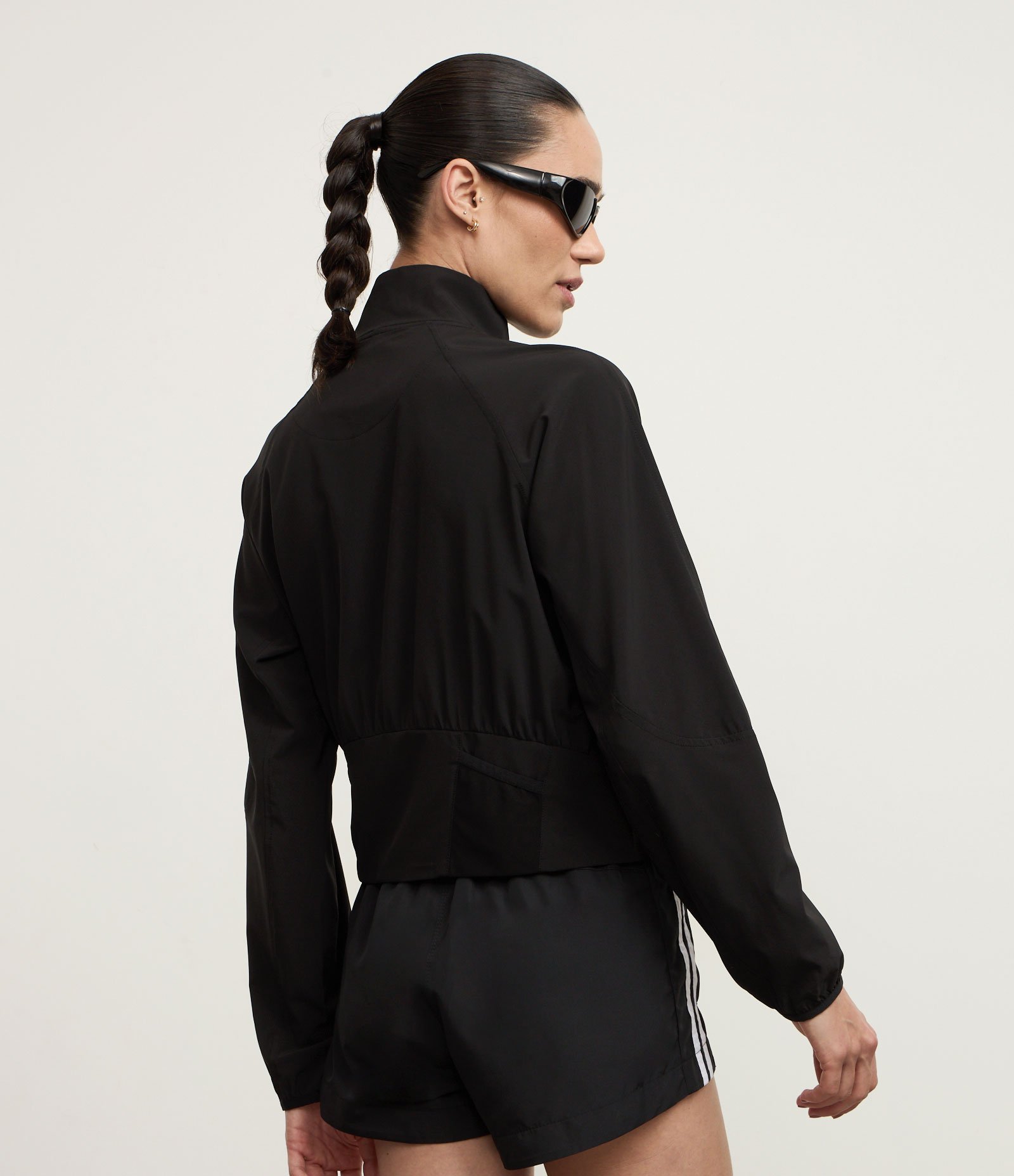 Jaqueta Corta Vento Esportiva com Gola Alto Preto 4