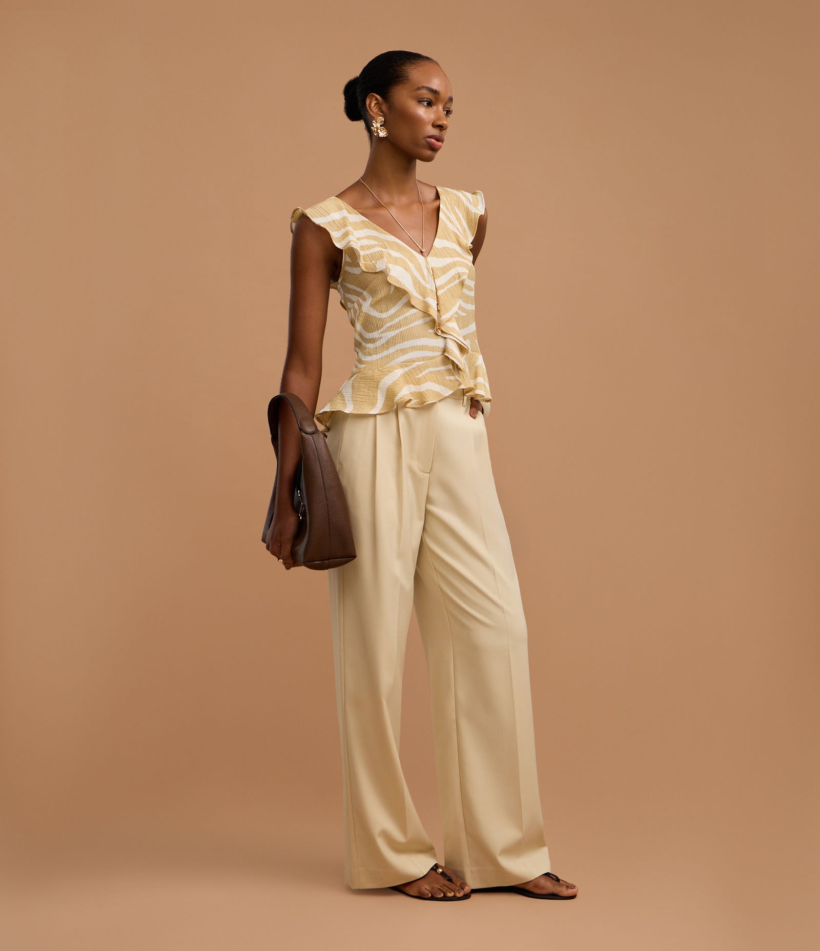 Calça Wide Leg Alfaiatada em Crepe com Pregas e Frisos Bege 5