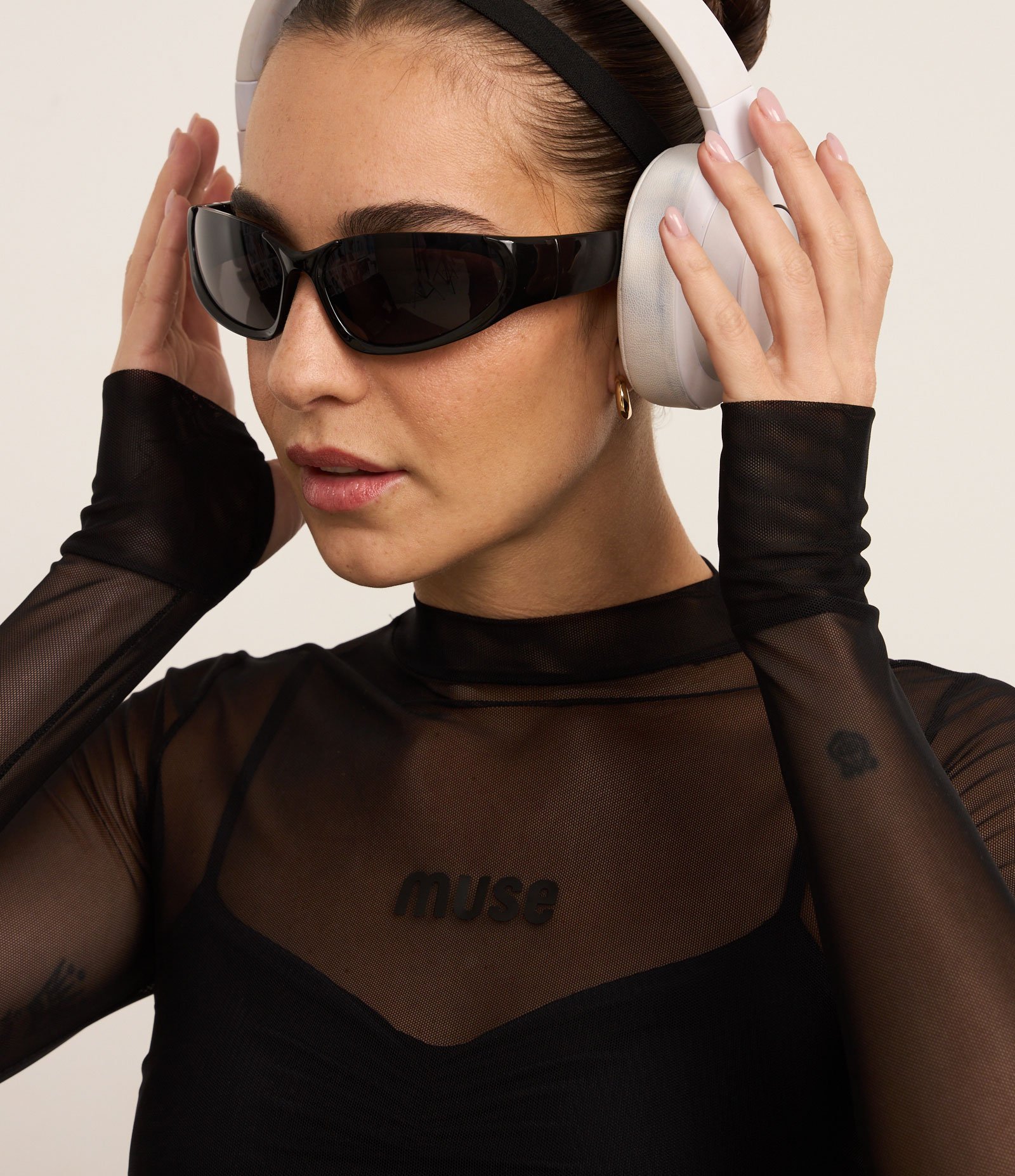 Blusa Esportiva em Tule com Golinha e Estampa Muse Preto 1