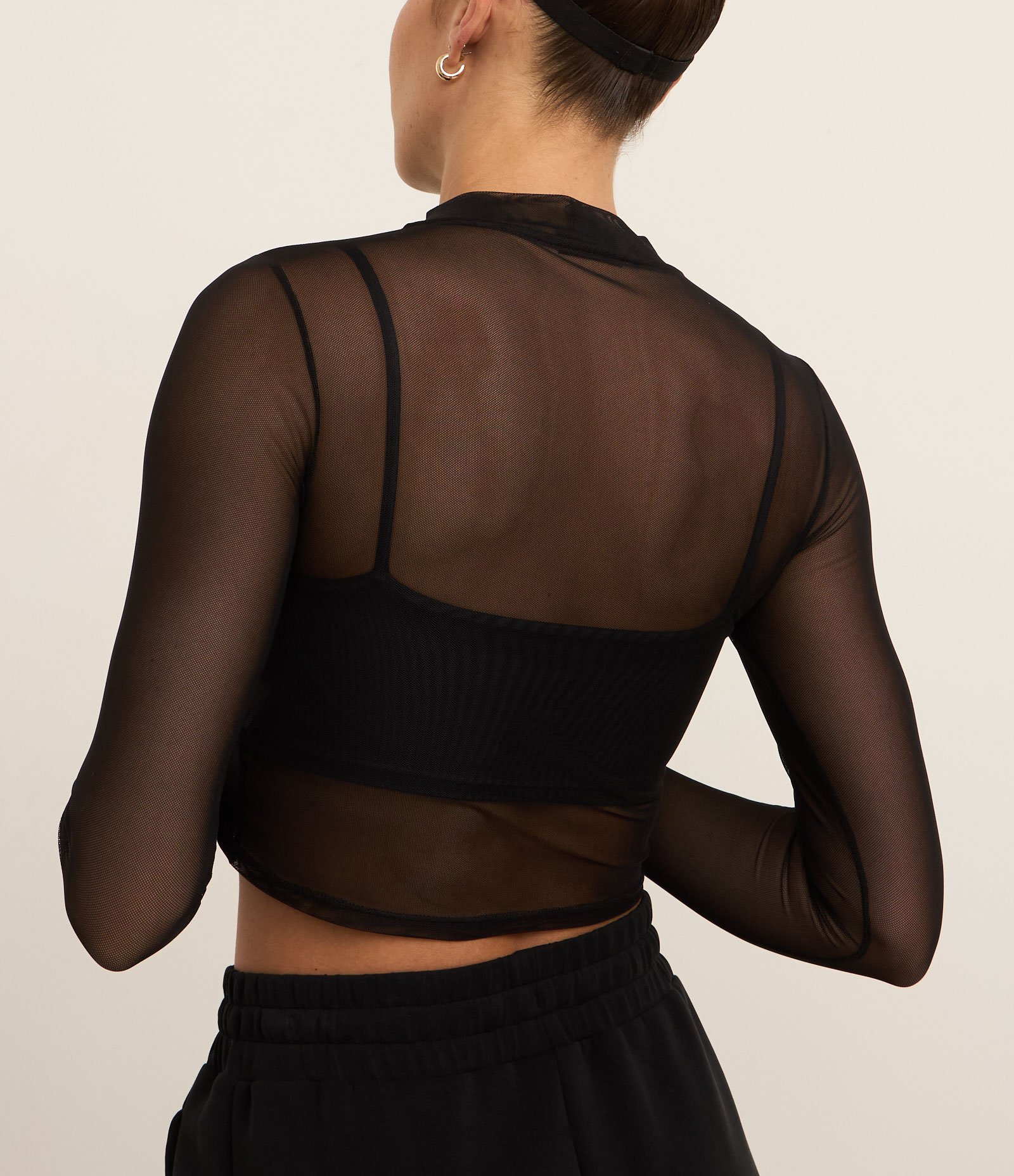 Blusa Esportiva em Tule com Golinha e Estampa Muse Preto 4