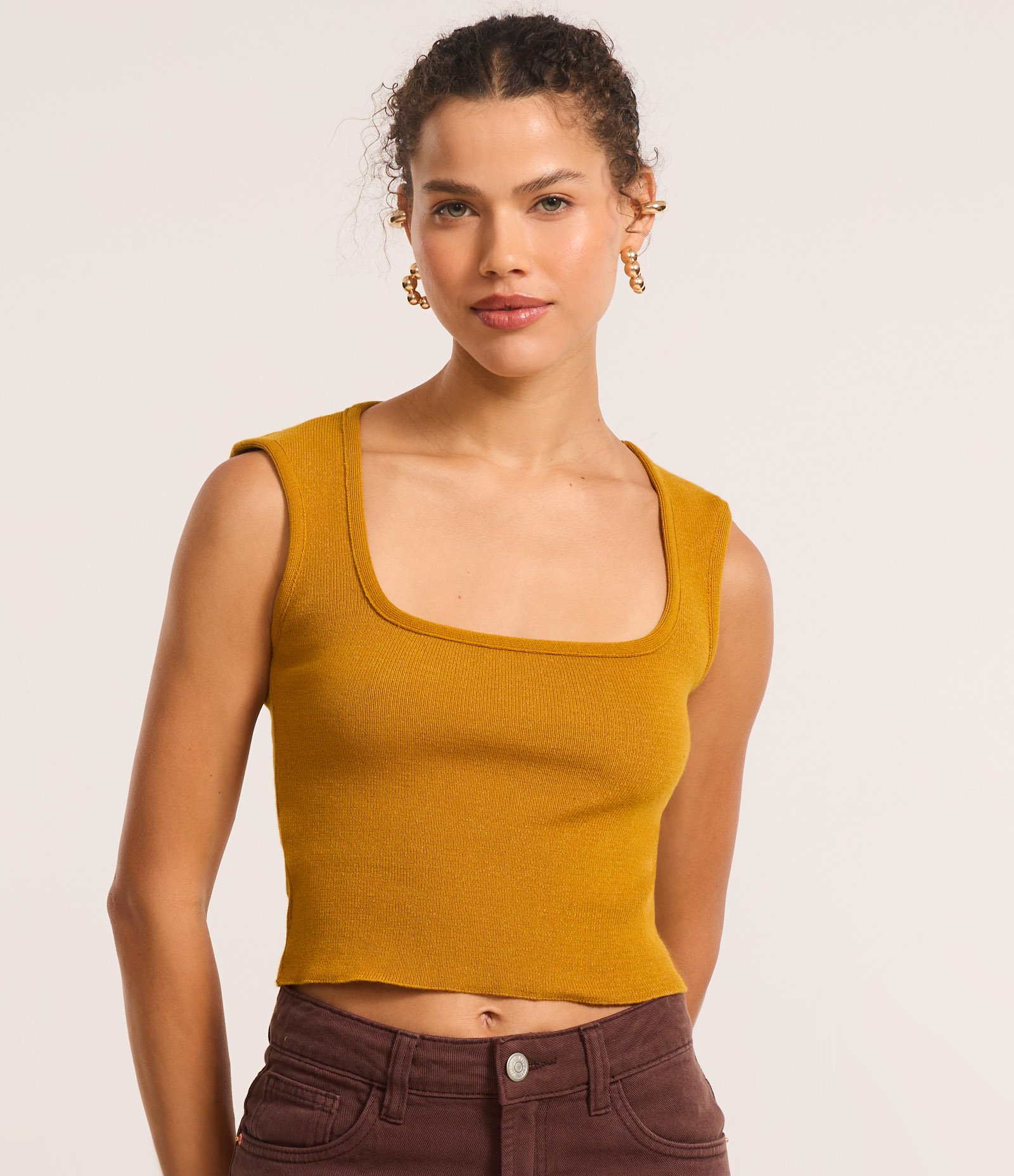 Blusa Cropped sem Manga em Tricô com Decote Quadrado Amarelo 1