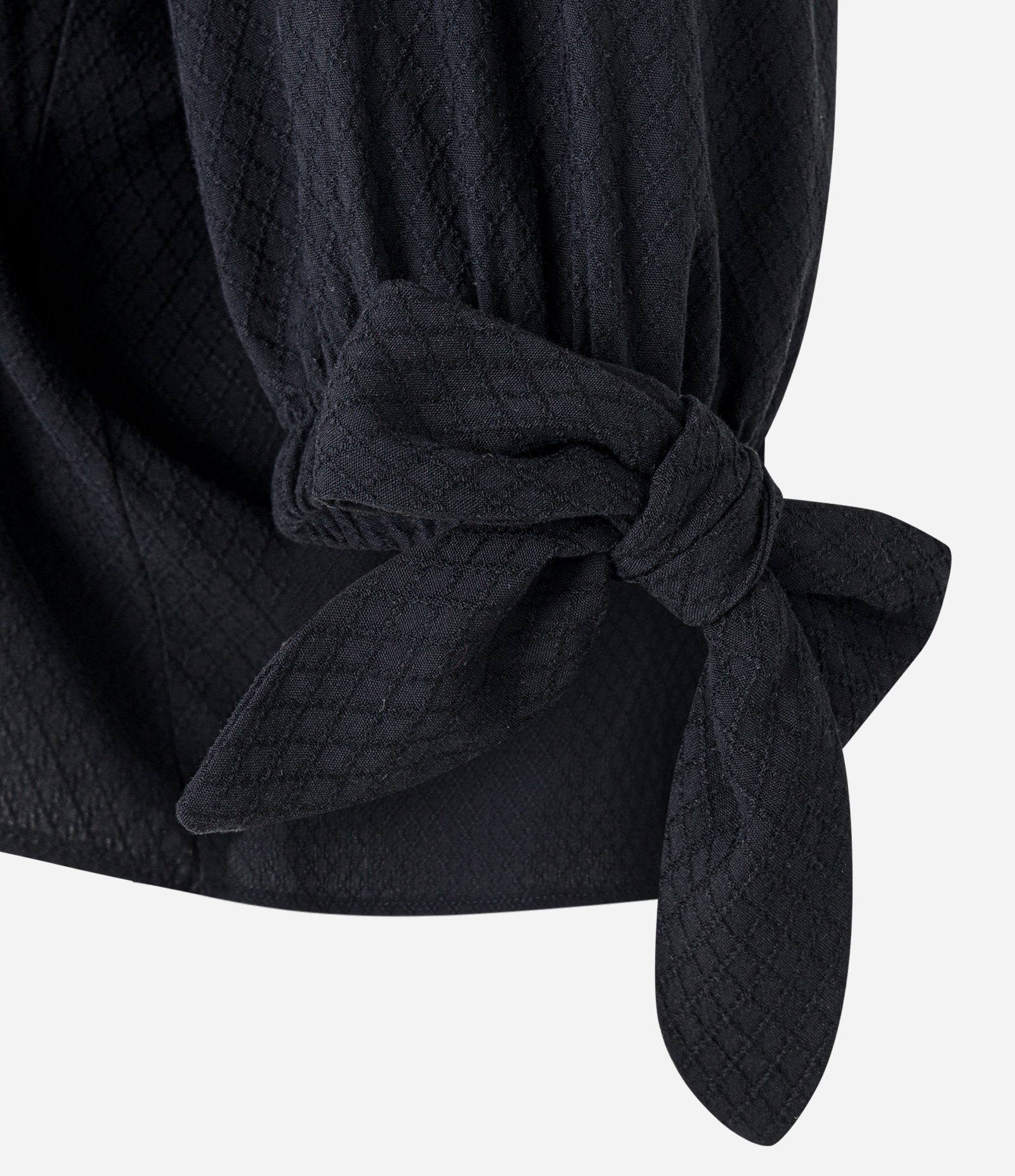 Blusa Alfaiatada em Viscose com Amarração no Punho Preto 7