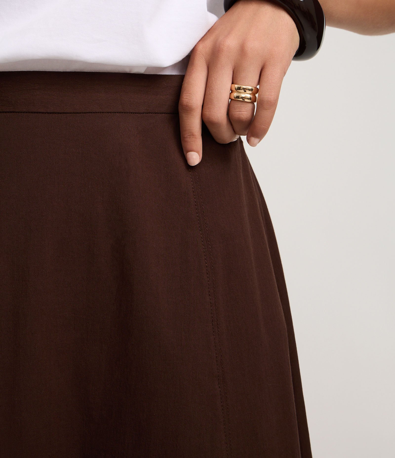 Saia Evasê Midi em Bengaline com Recortes Pespontados Marrom 4