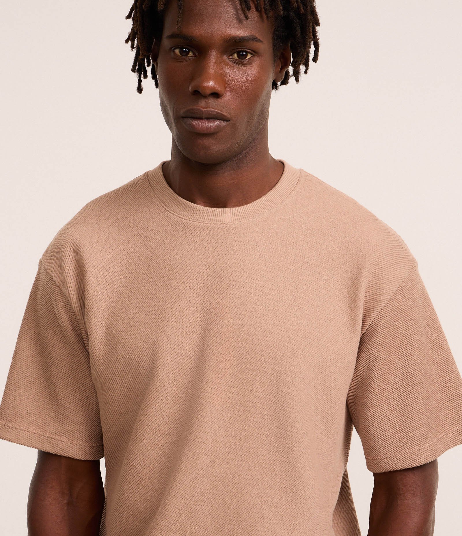 Camiseta Boxy em Algodão com Gola Canoa e Canelada Bege 4