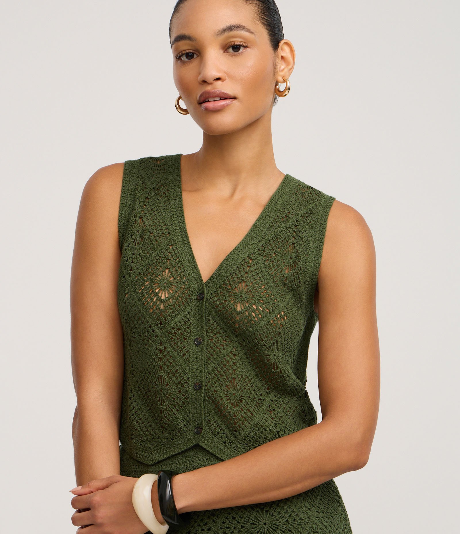 Blusa em Tricô de Efeito Crochê com Barra V Verde 1