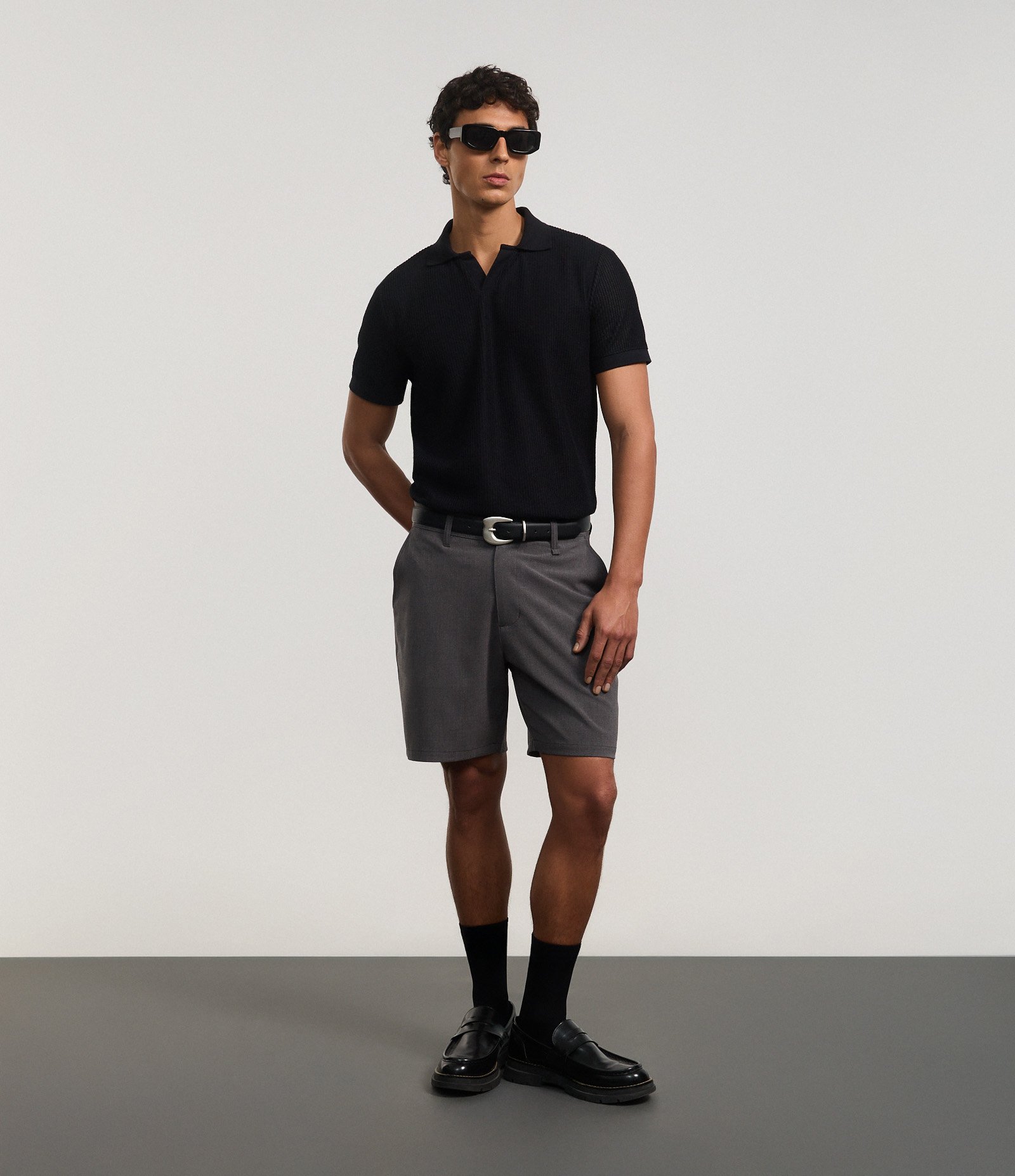 Bermuda Slim em Sarja Alfaiatada Cinza 1