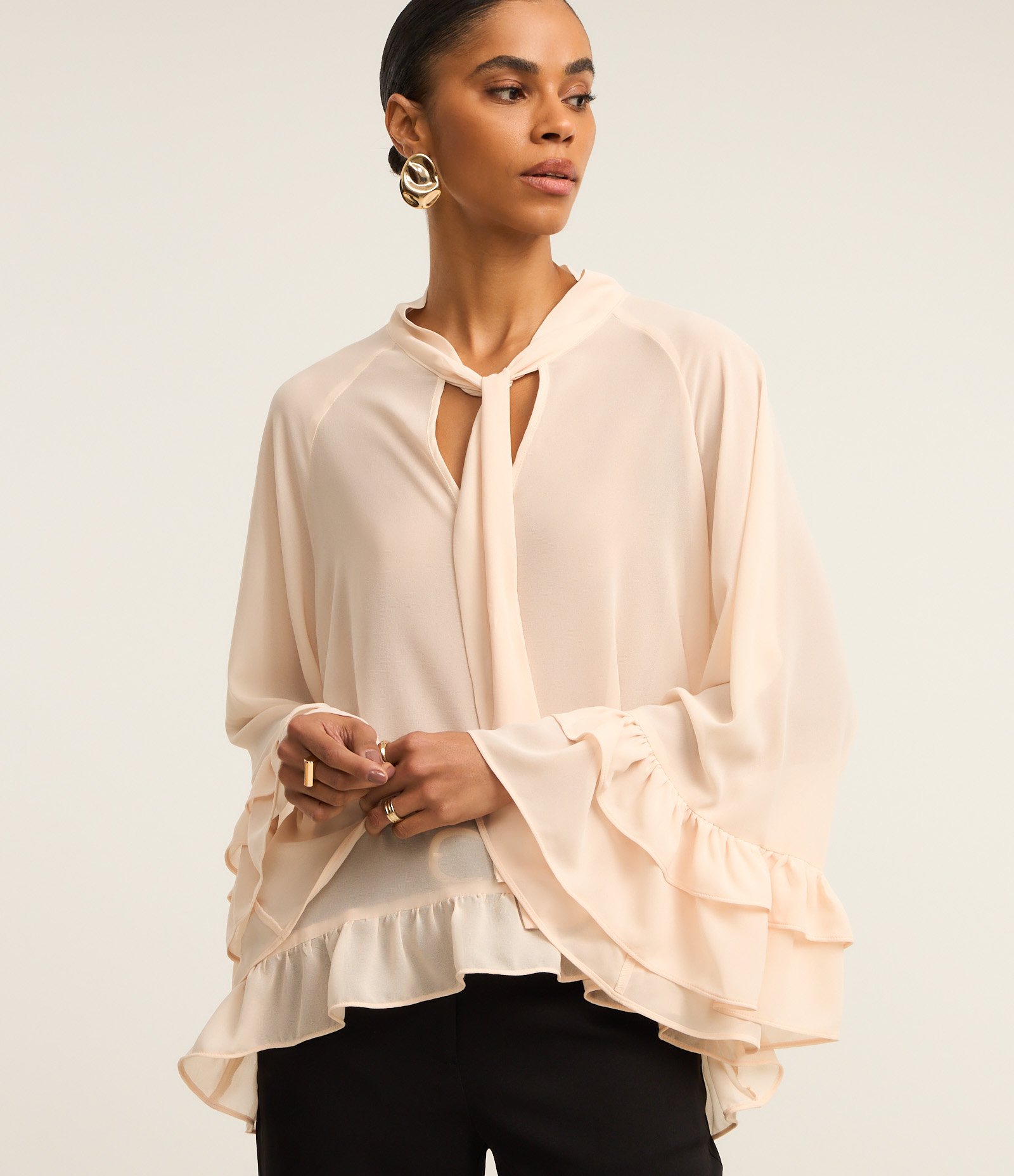 Blusa Bata em Chiffon com Transparência e Babados Rosa 1