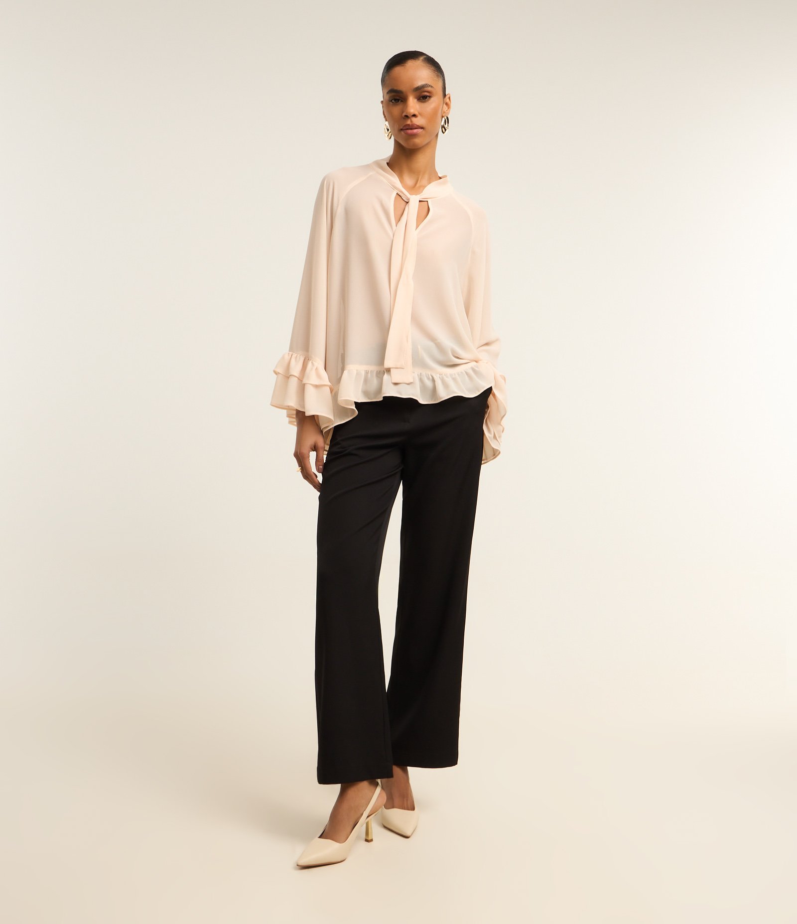 Blusa Bata em Chiffon com Transparência e Babados Rosa 2