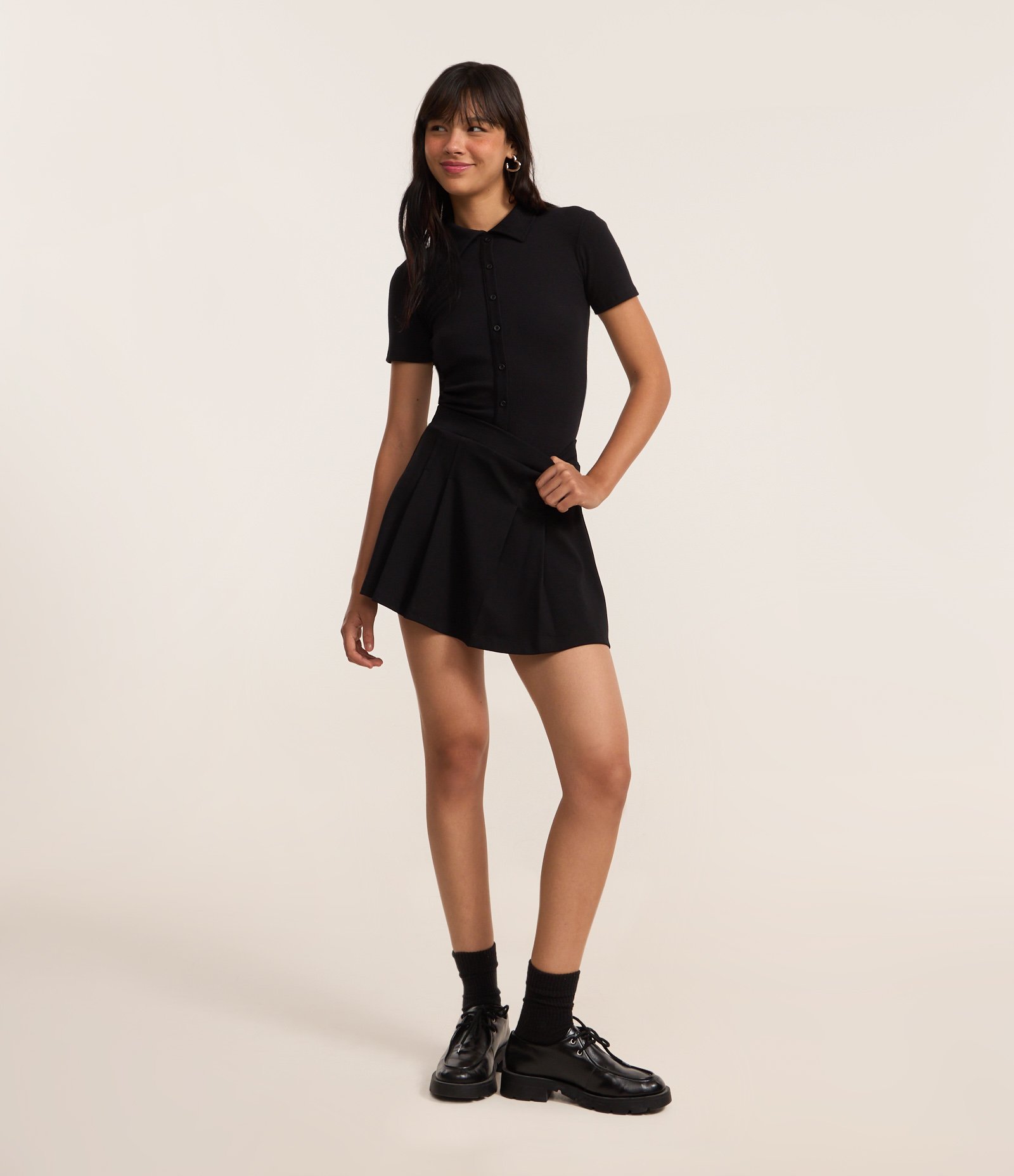 Short Saia em Ponto Roma com Pregas Preto 1