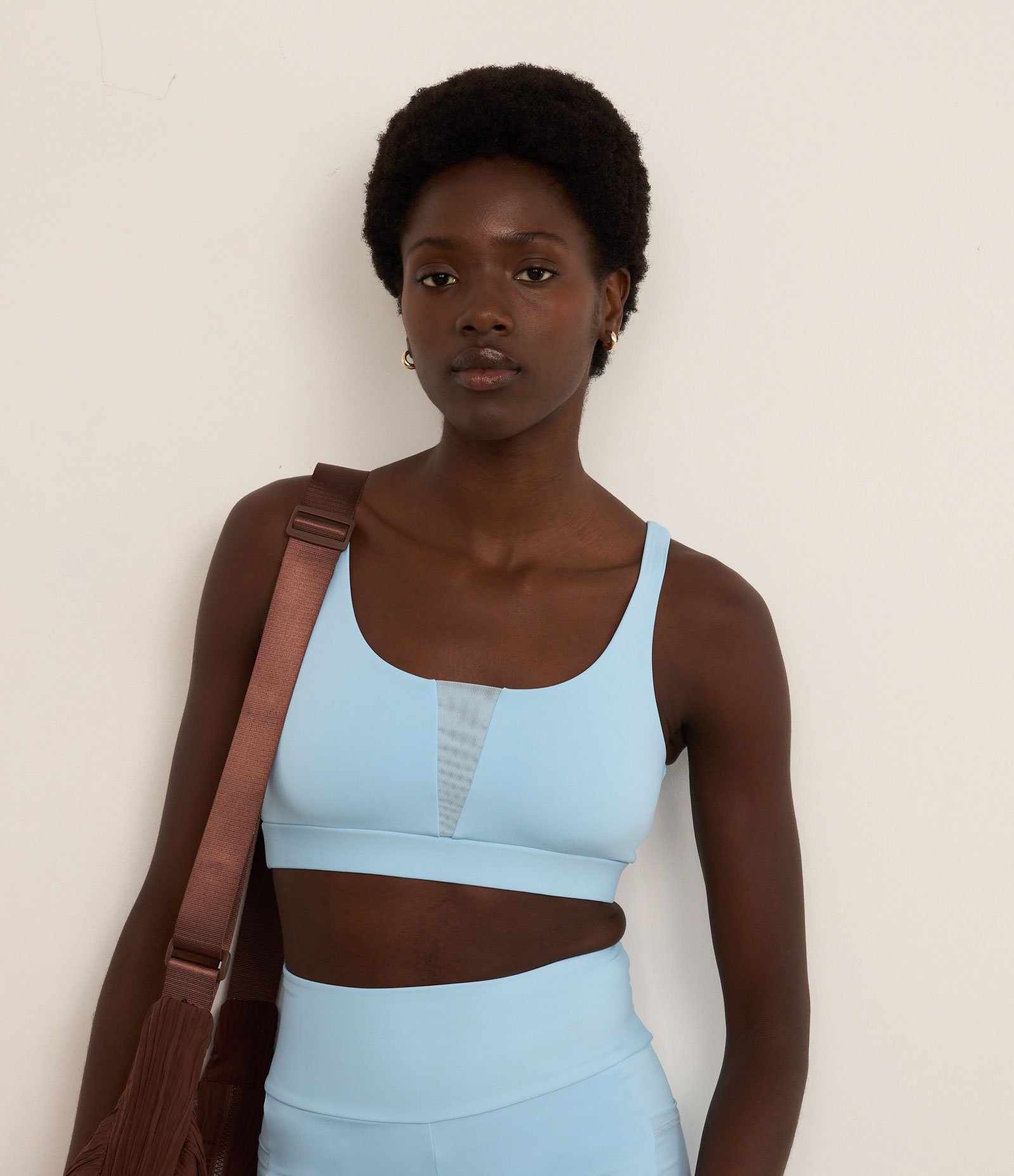 Top Esportivo em Microfibra com Recortes de Tule Azul 2