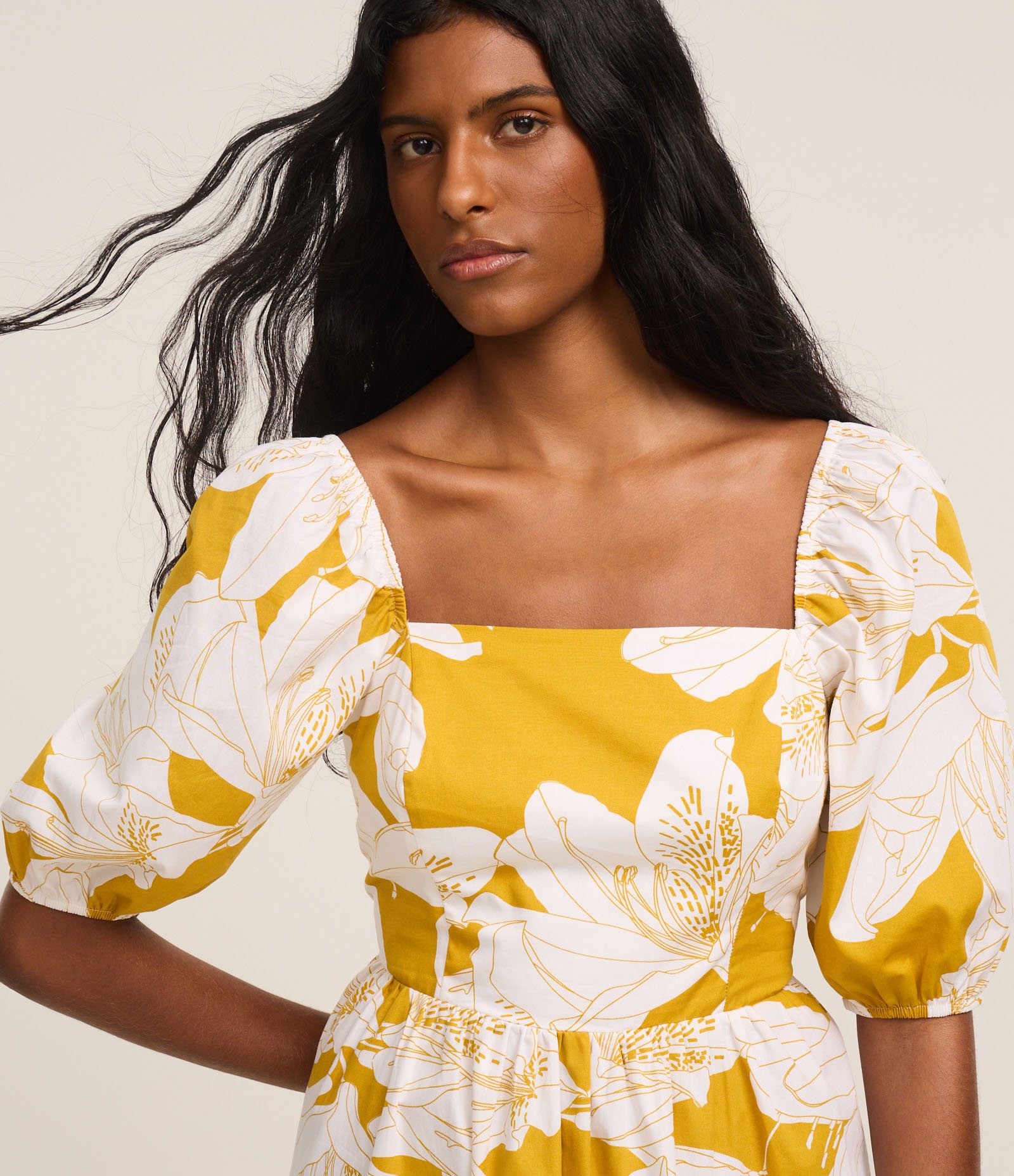 Vestido Midi em Tricoline com Manga Bufante e Estampa Floral Amarelo/Branco 3
