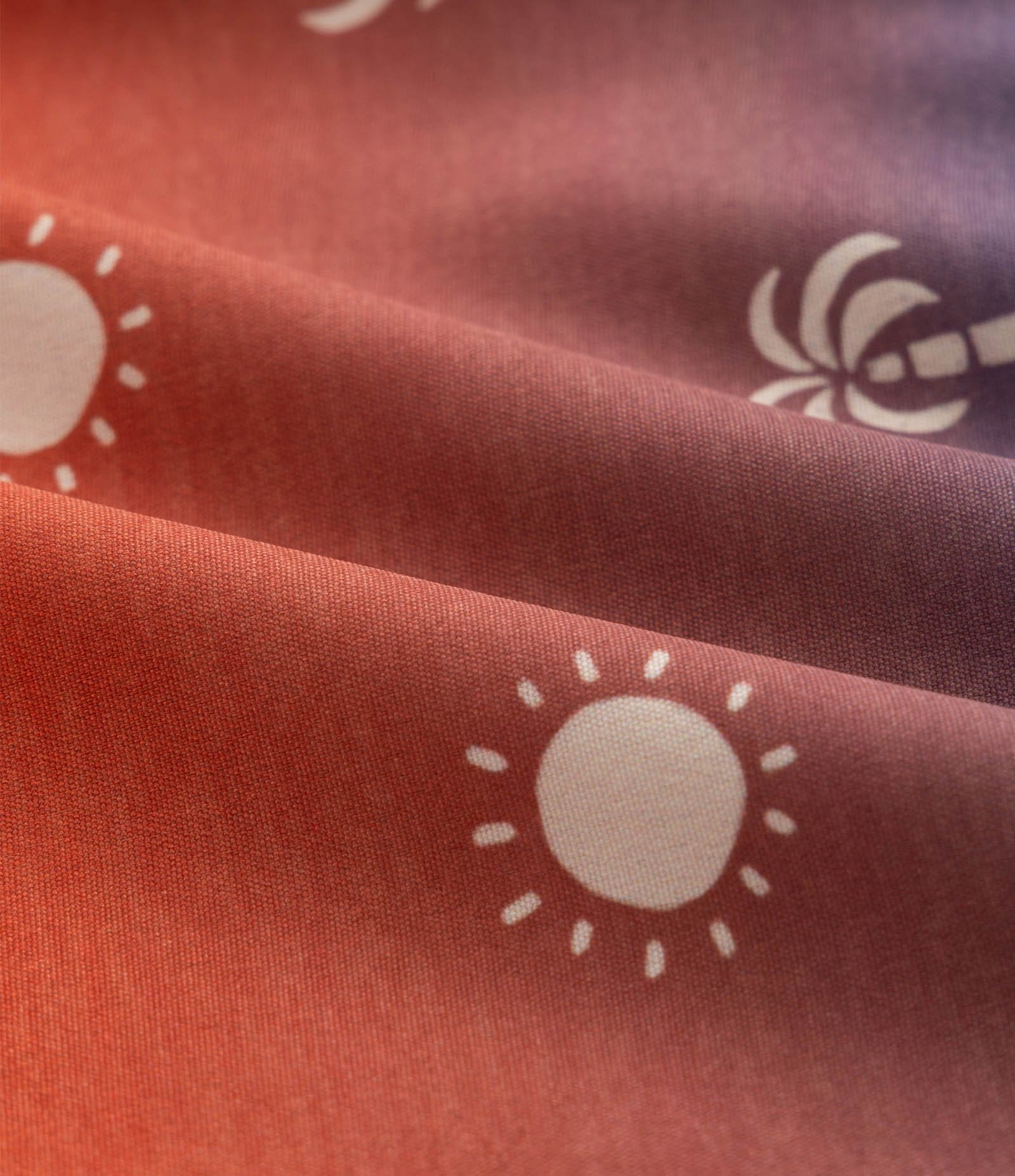 Bermuda Infantil de Banho com Estampa Degradê e Mini Ícones - Tam 5 a 14 Anos Azul/Laranja 3