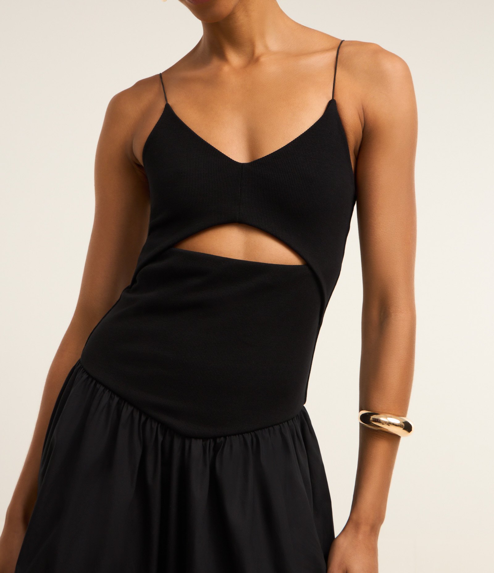 Vestido Evasê New Midi em Ribana com Cut Out no Busto Preto 2