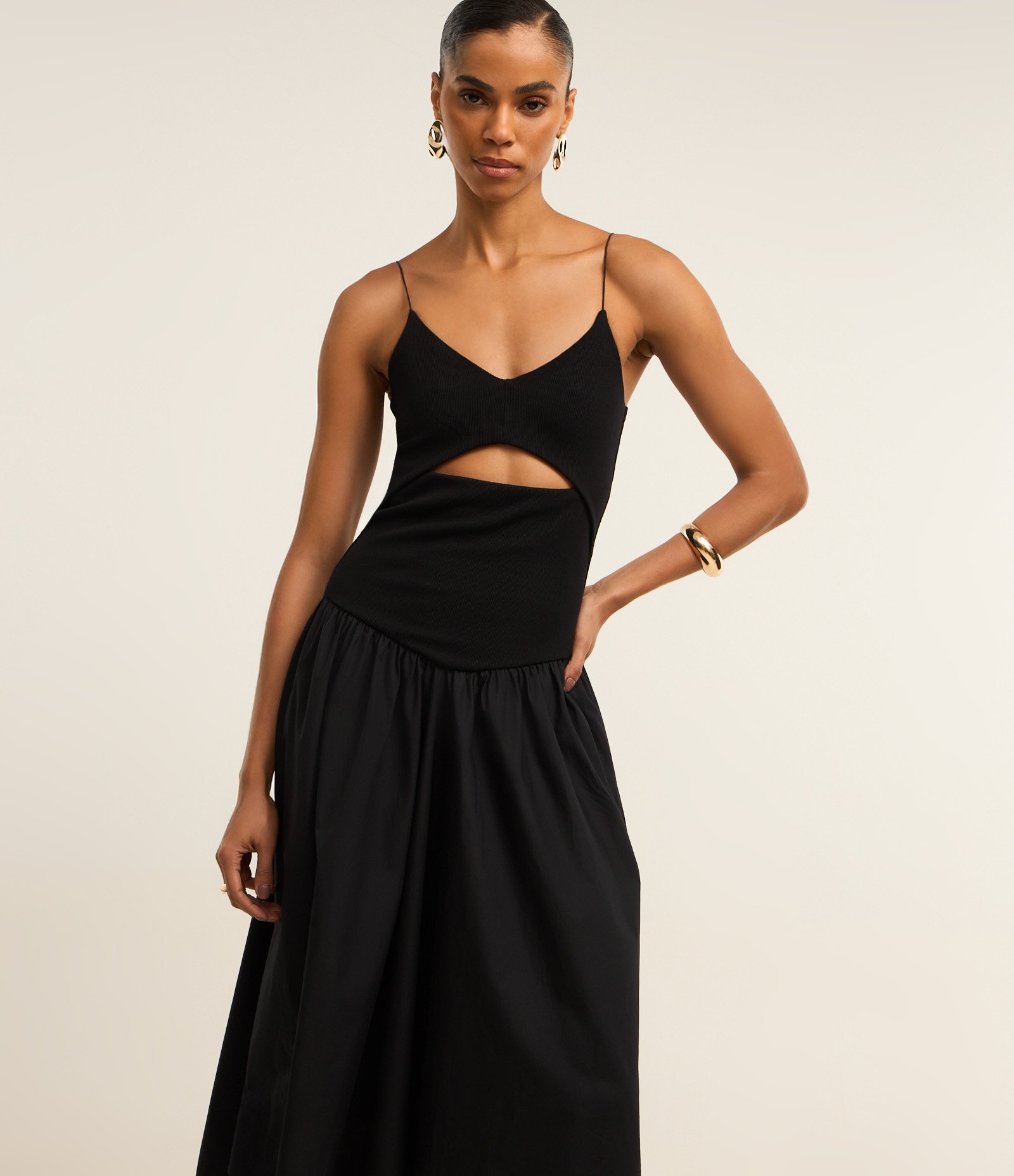 Vestido Evasê New Midi em Ribana com Cut Out no Busto Preto 4