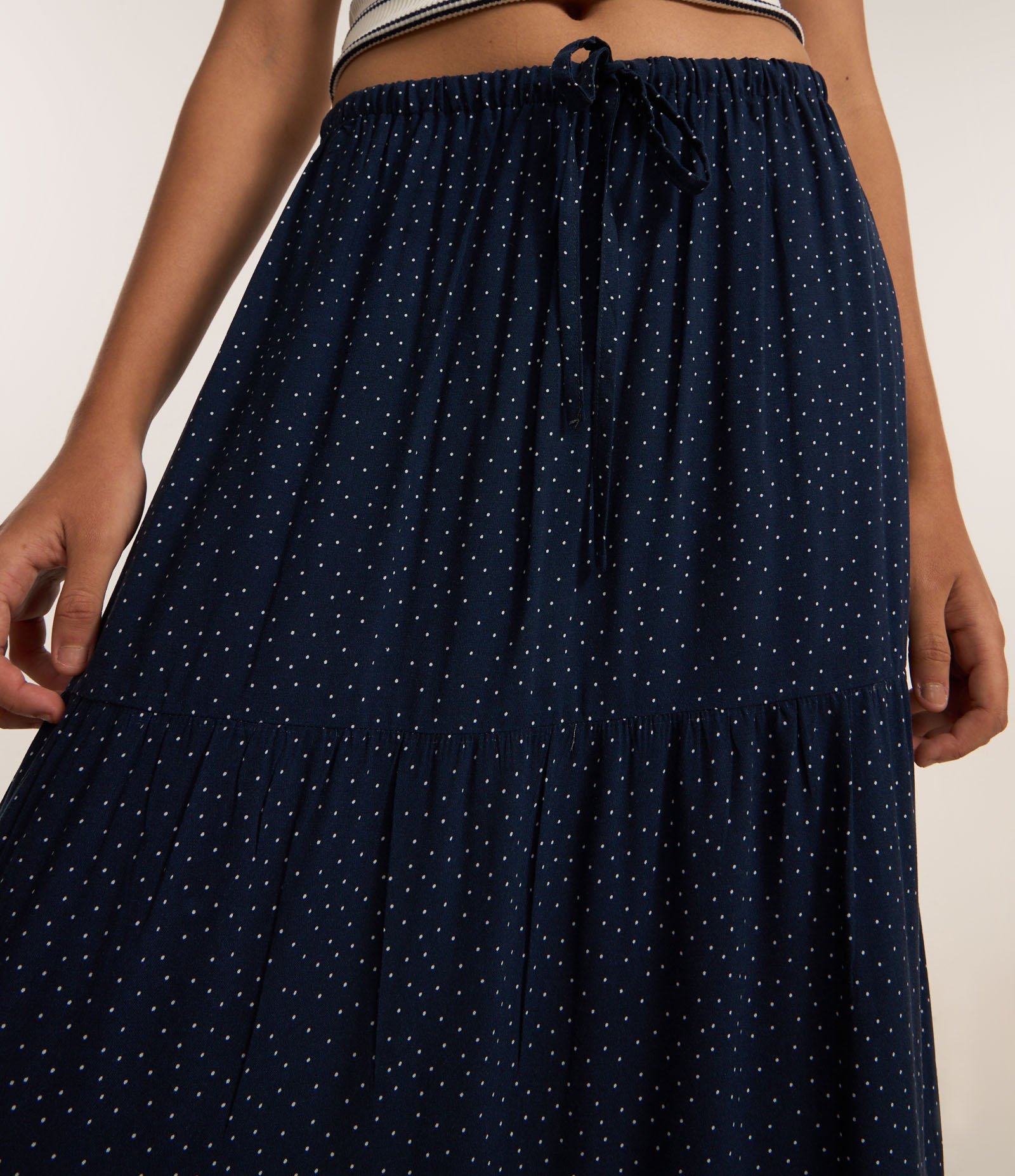 Saia New Midi em Chalis Poá com Elástico no Cós Azul Marinho 4