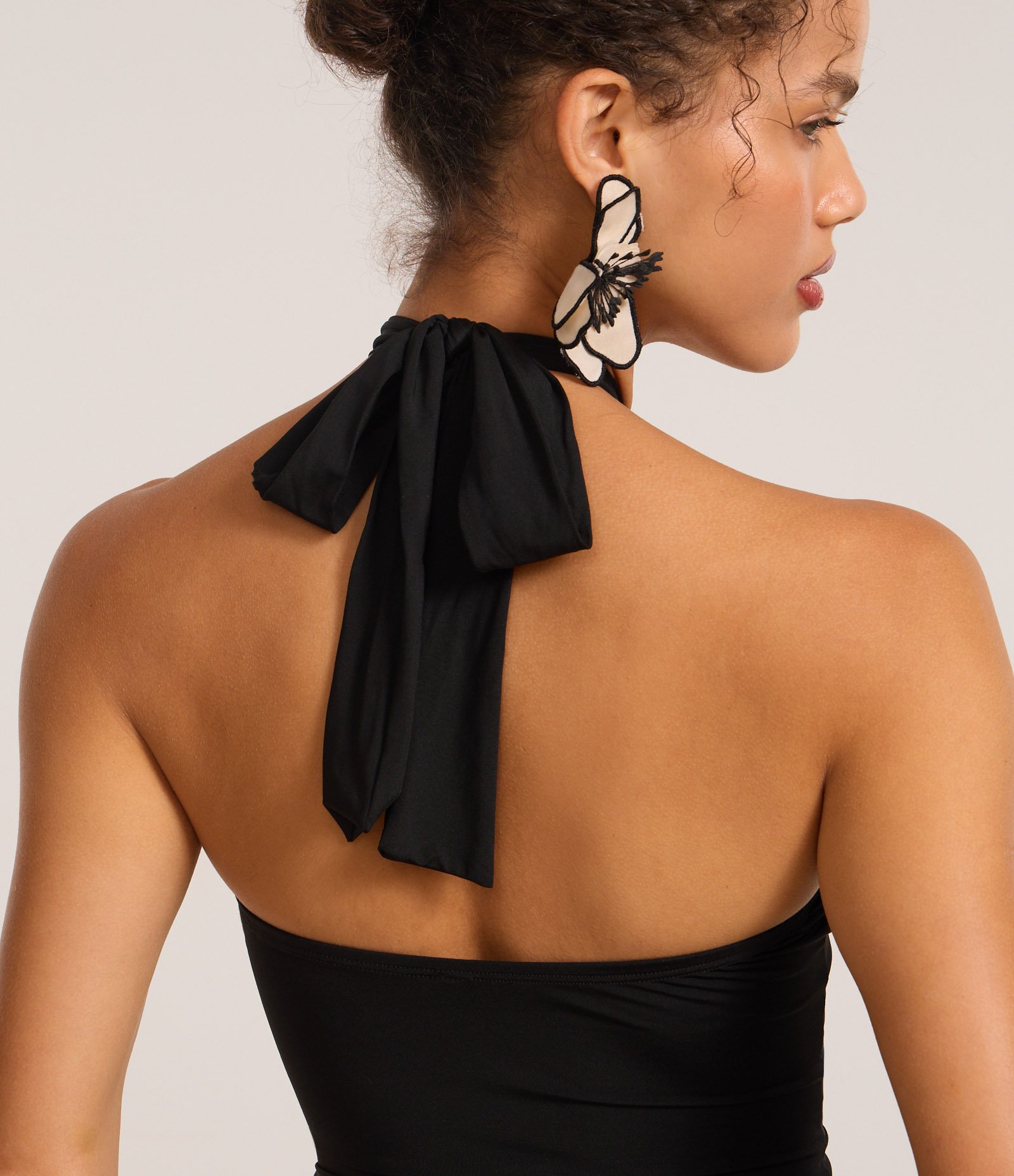 Body Frente Única com Recortes e Aviamentos Preto 4