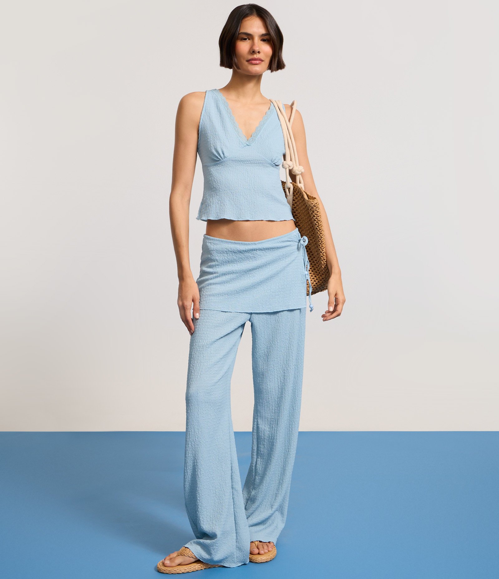 Calça Reta em Anarruga Cintura Alta com Pala Sobreposta e Amarração Azul 5