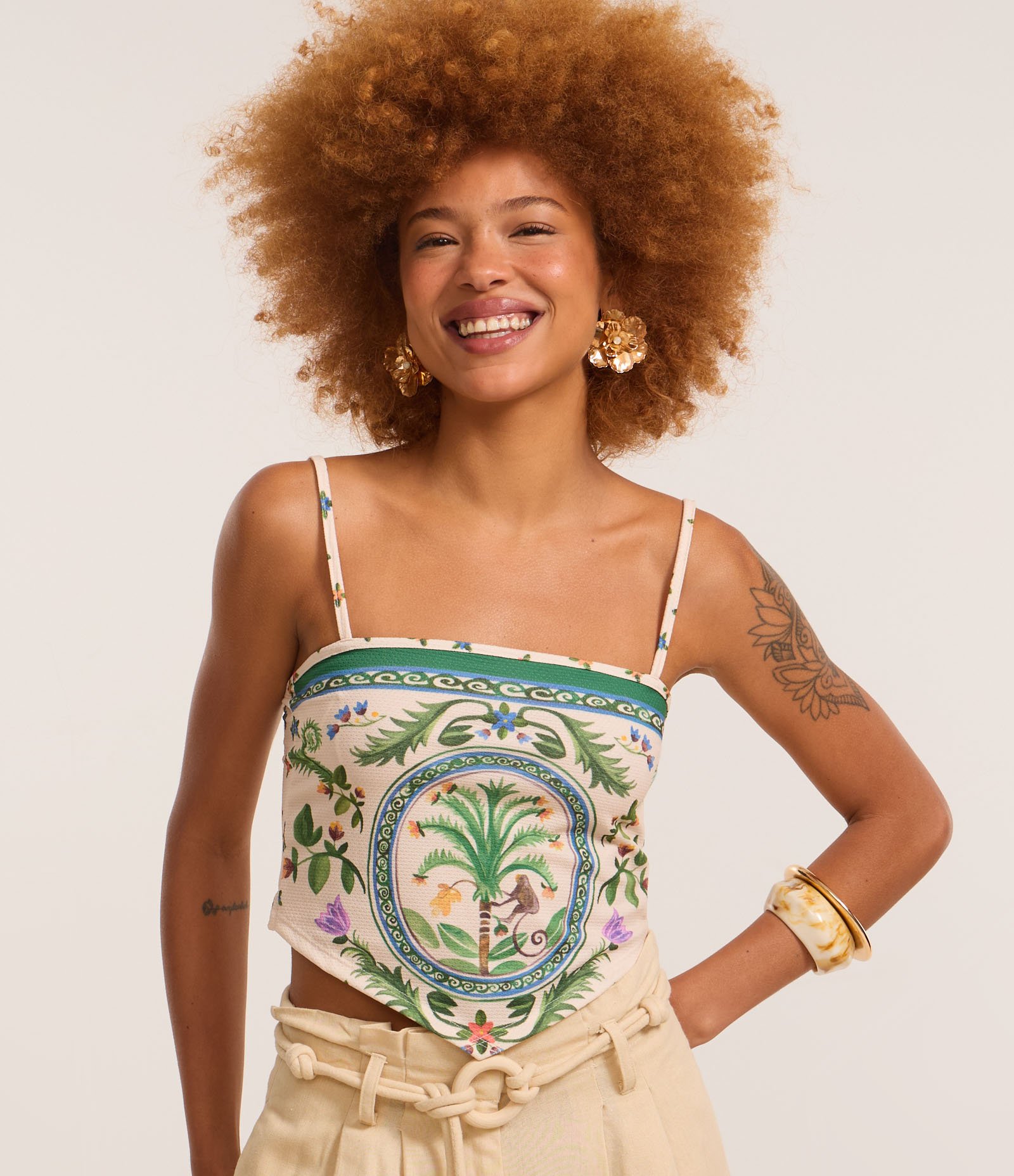 Blusa de Alça com Barra em V e Estampa Tropical Bege 1