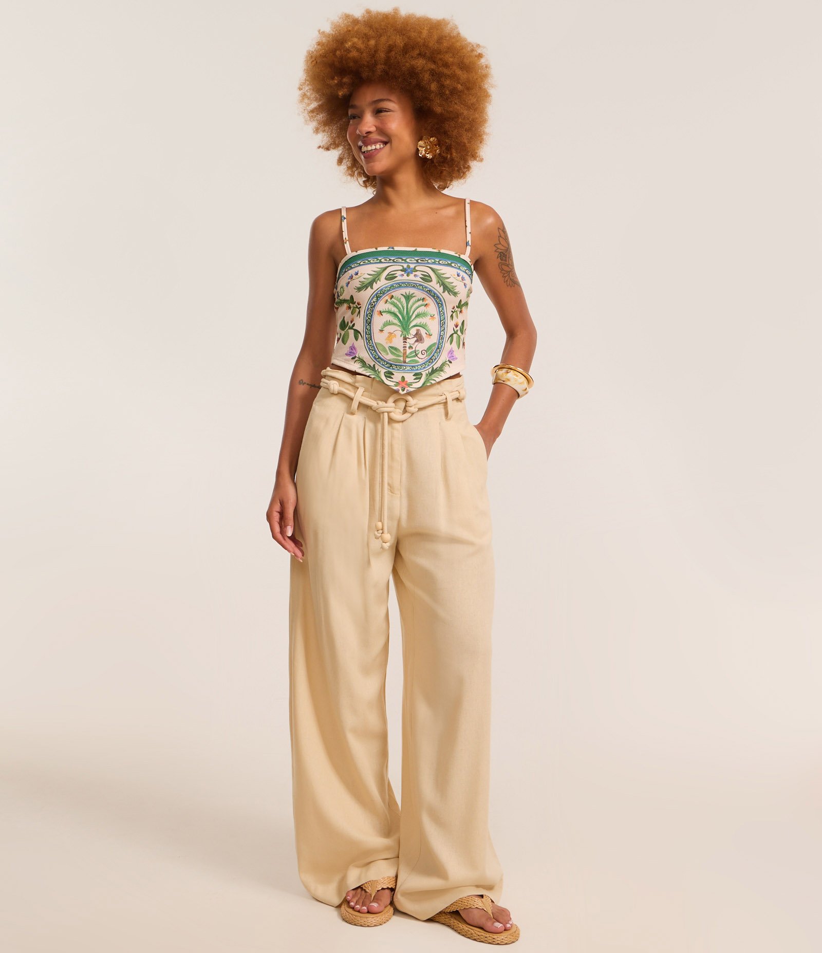 Blusa de Alça com Barra em V e Estampa Tropical Bege 2