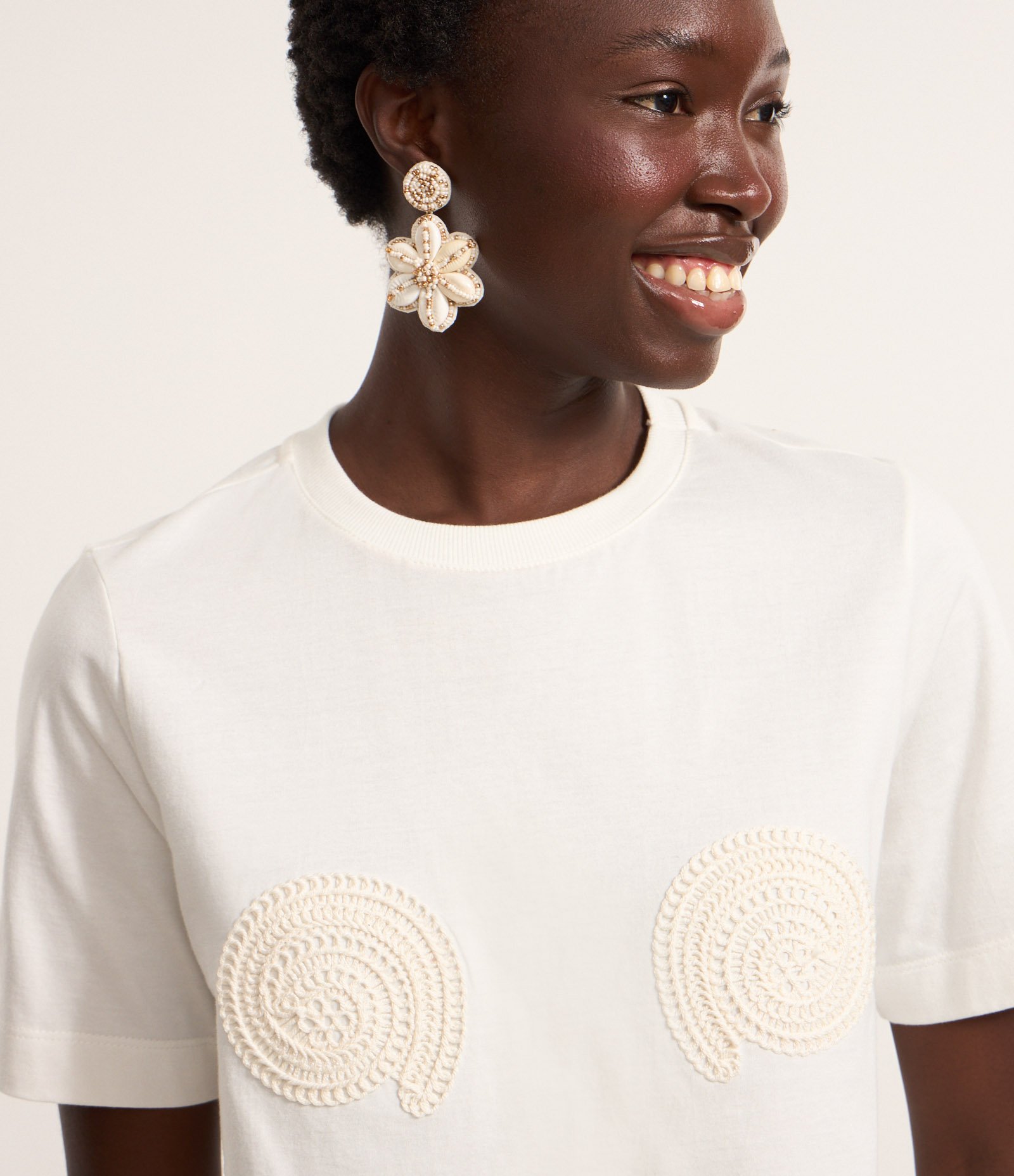Camiseta em Algodão com Bordado de Conchas Branco 3