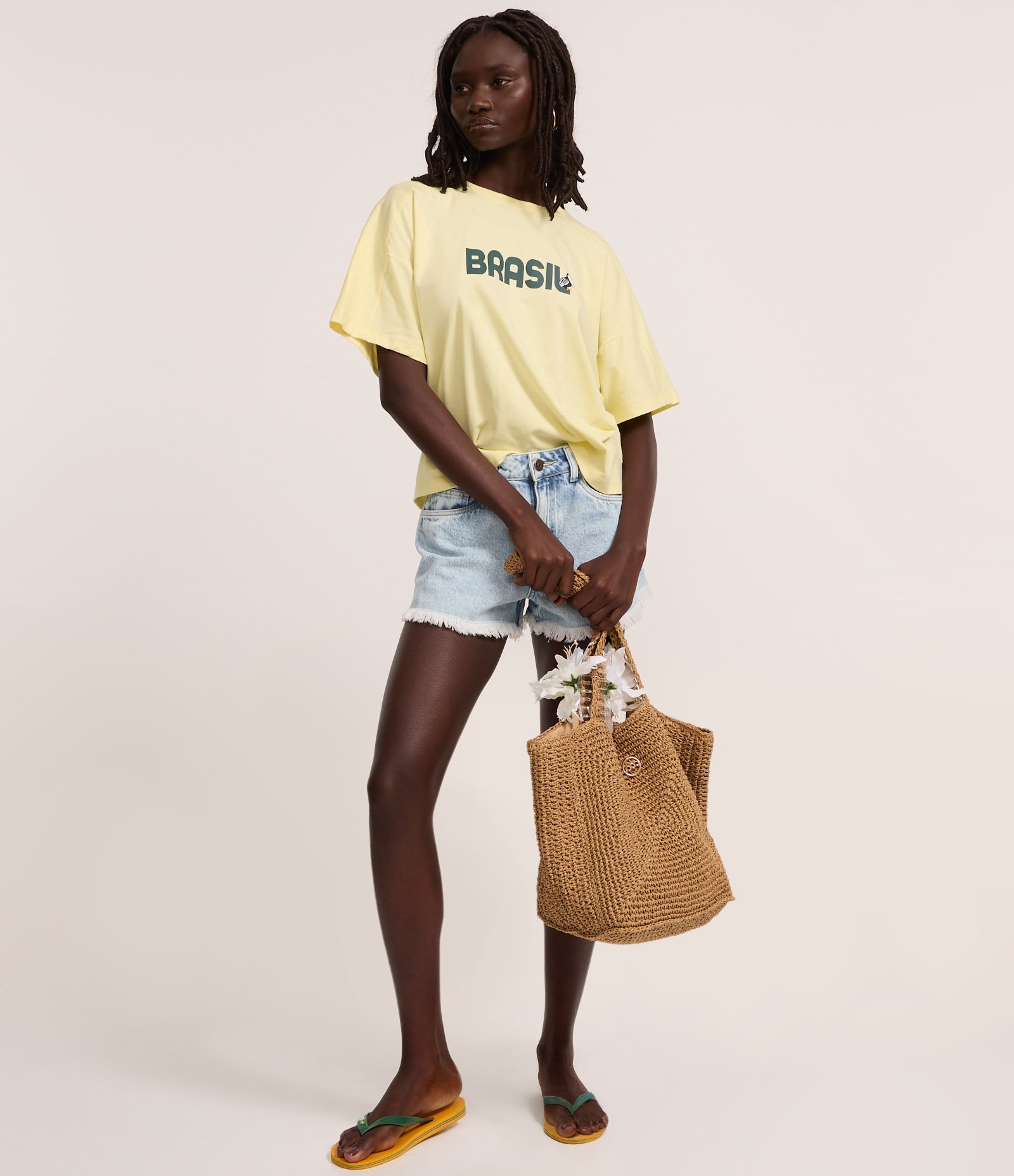 Blusa Regular com Recorte no Ombro e Lettering Brasil Amarelo 2