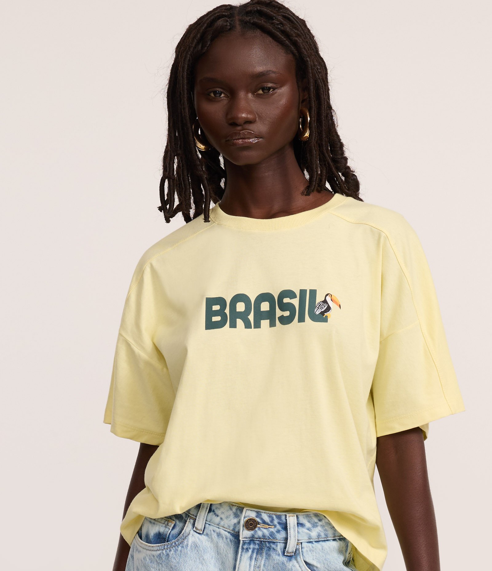 Blusa Regular com Recorte no Ombro e Lettering Brasil Amarelo 3