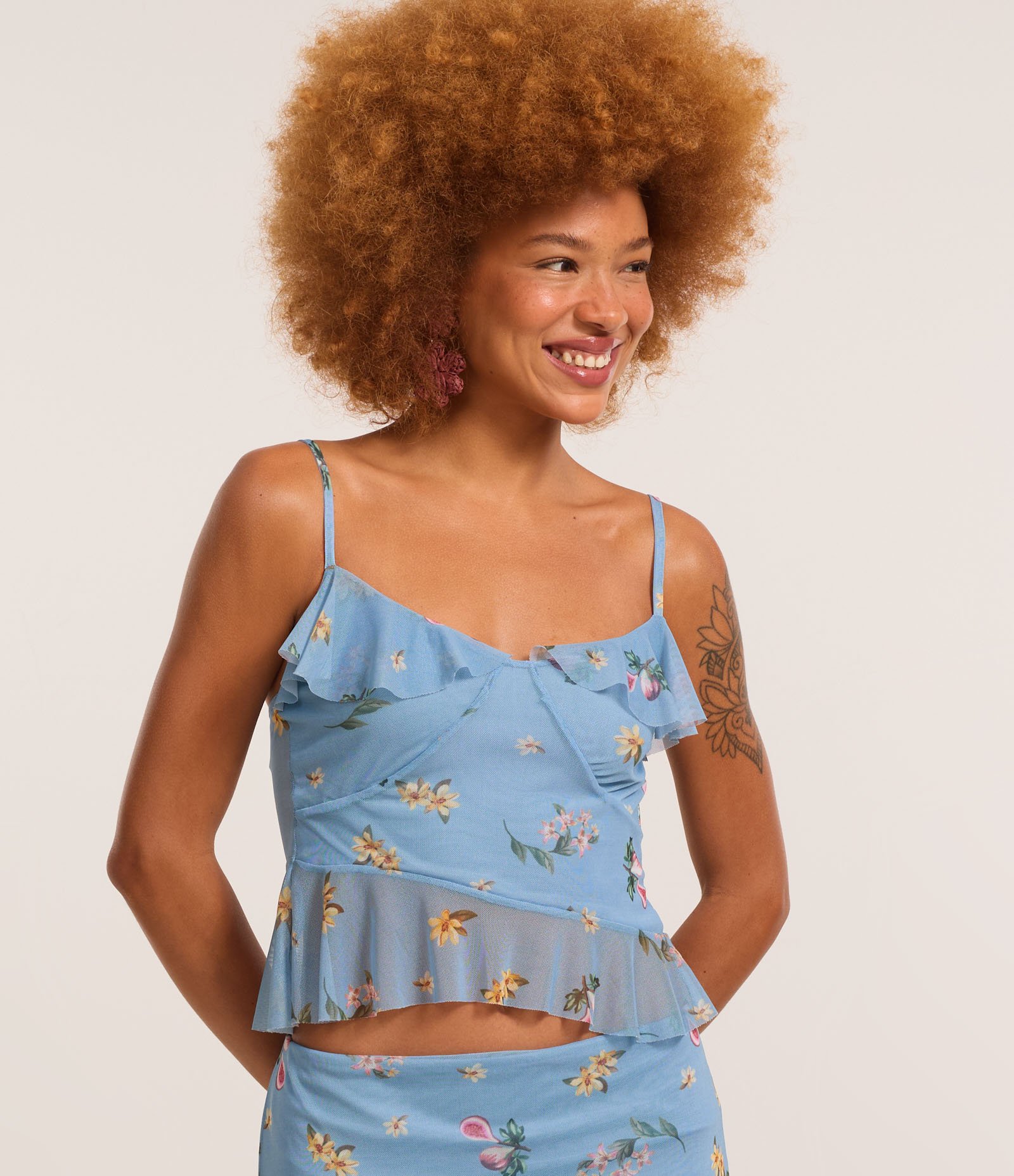 Blusa em Tule com Alça Fina e Estampa Floral Liberty com Babados Azul 3