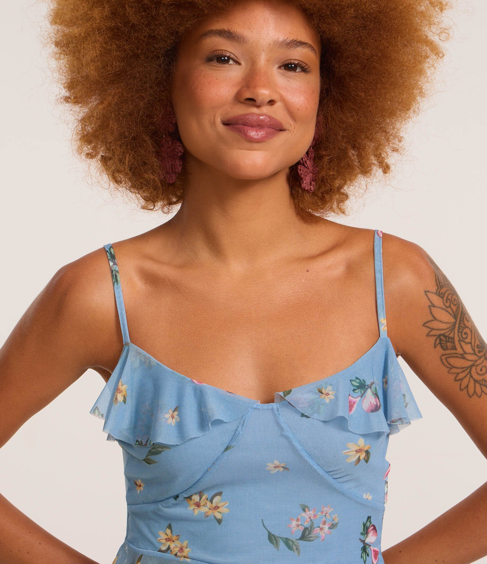 Blusa em Tule com Alça Fina e Estampa Floral Liberty com Babados Azul 4