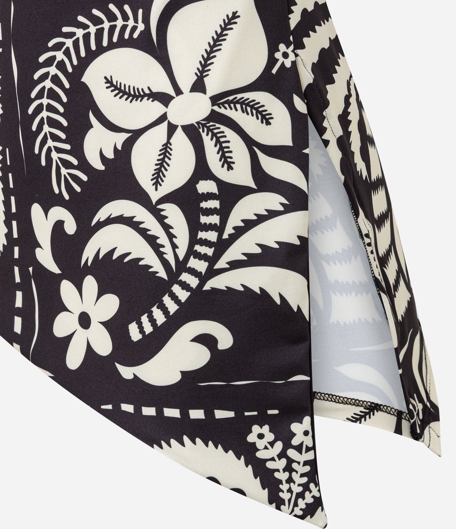 Blusa Sem Manga em Microfibra com Estampa Floral Bicolor e Barra Assimétrica Preto/Bege 6