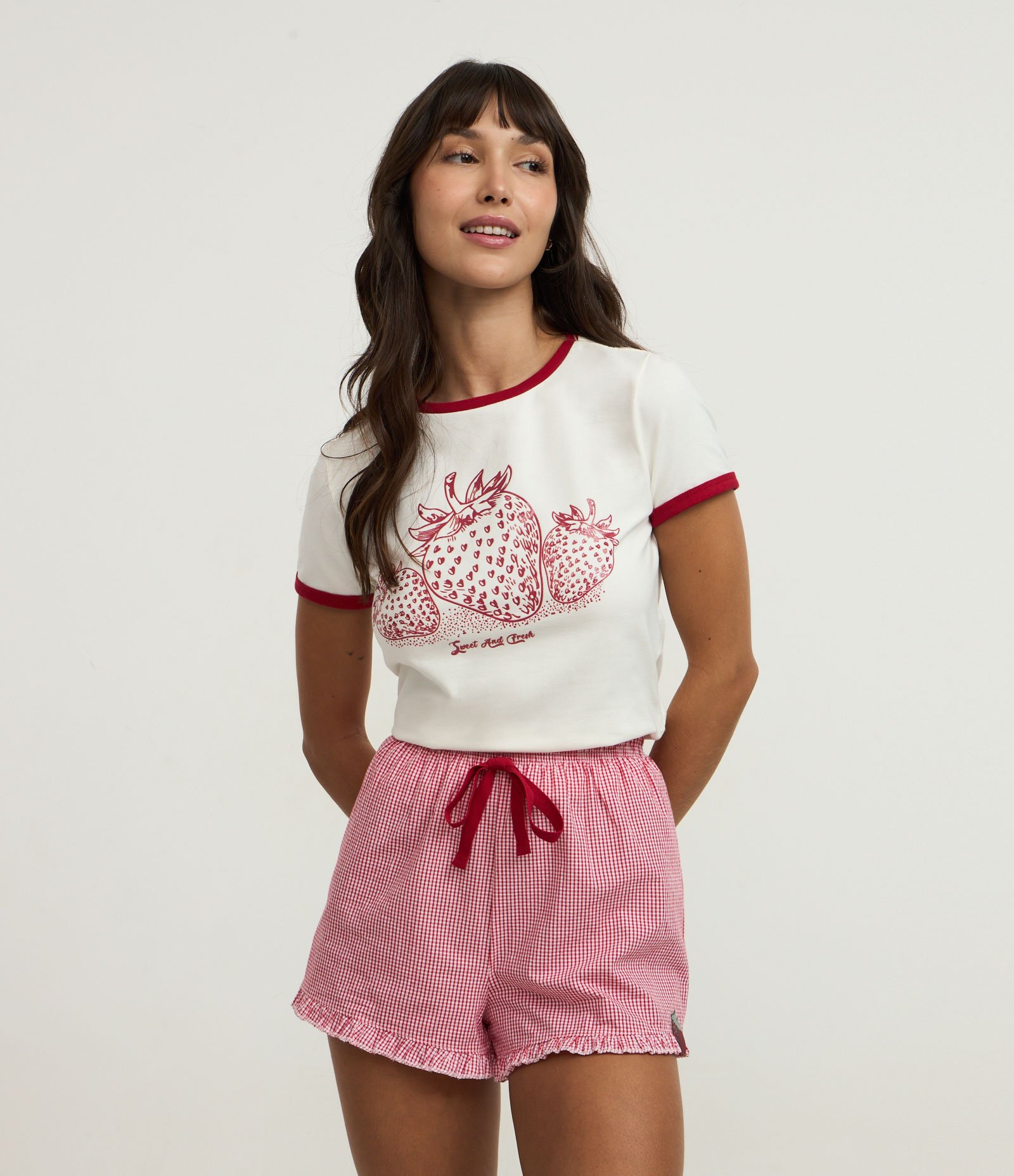 Pijama Short Doll em Algodão com Estampa de Morango e Short Xadrez Branco/Vermelho 1