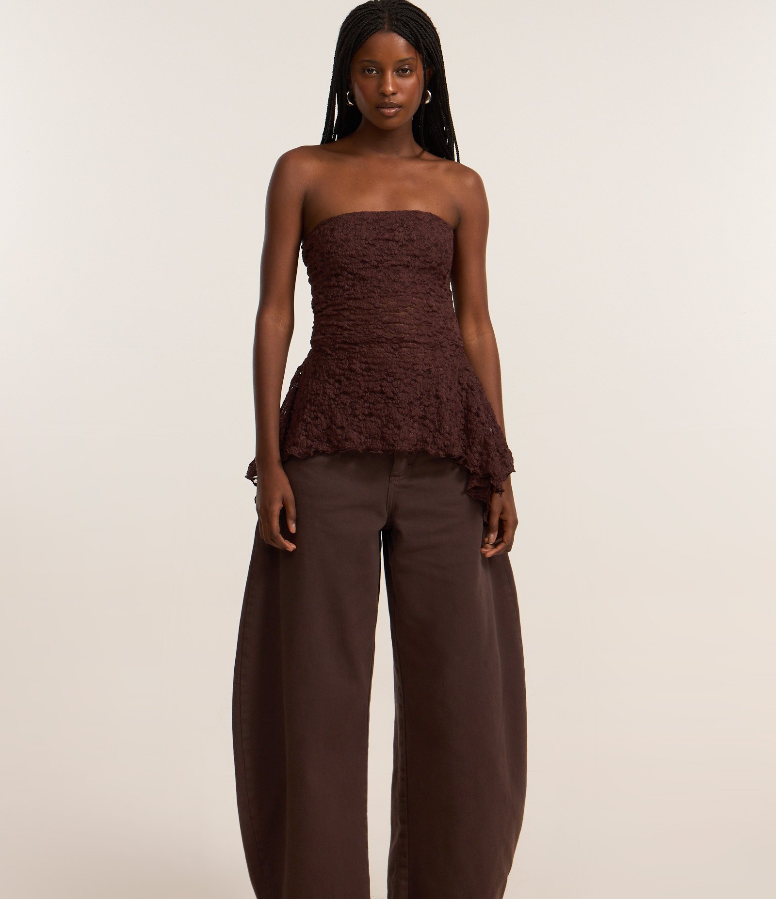 Calça Barrel Cintura Alta em Sarja com Bolsos Marrom Café 2