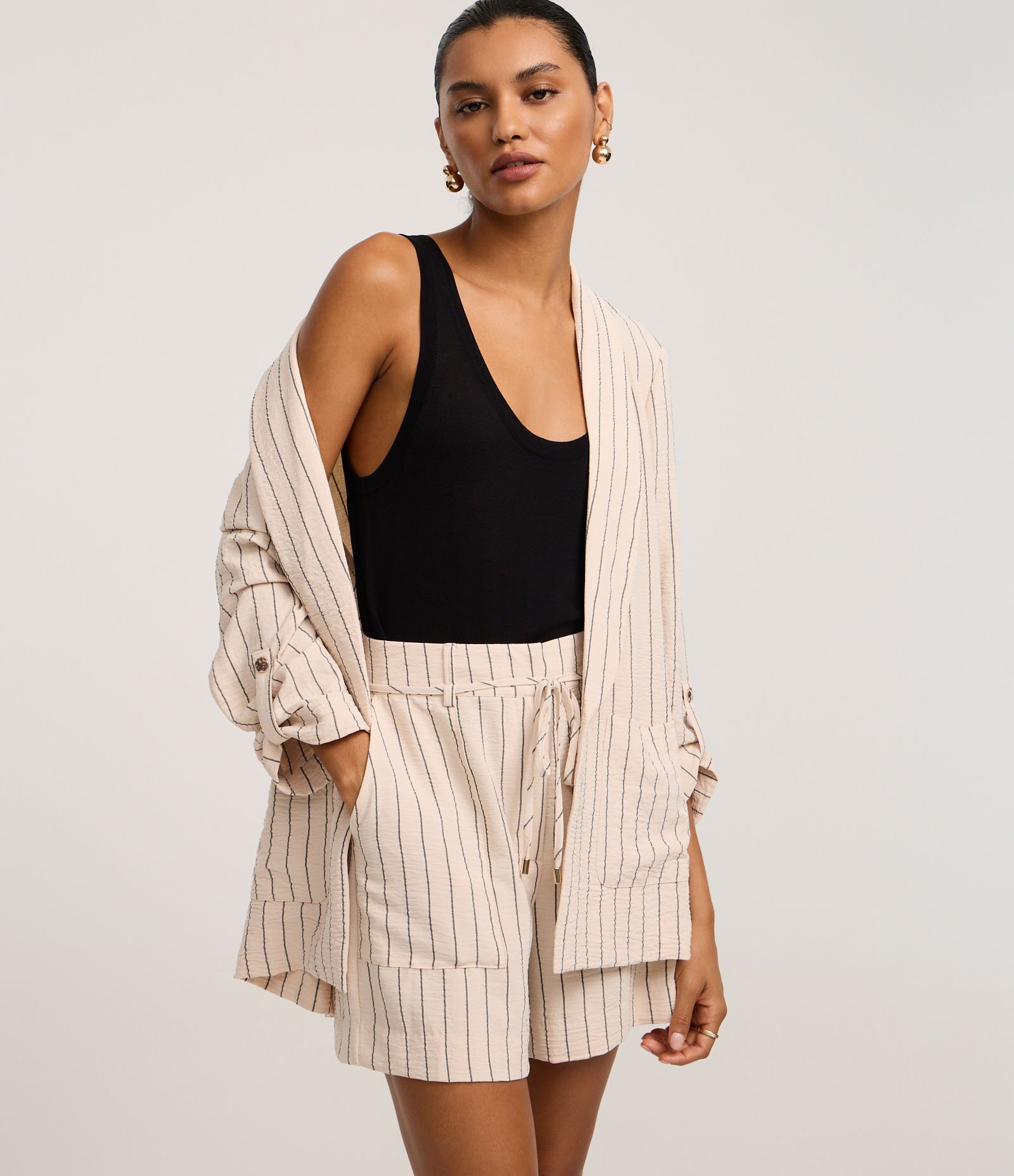 Short Reto Cintura Alta em Airflow com Listras de Fio Tinto Bege 2