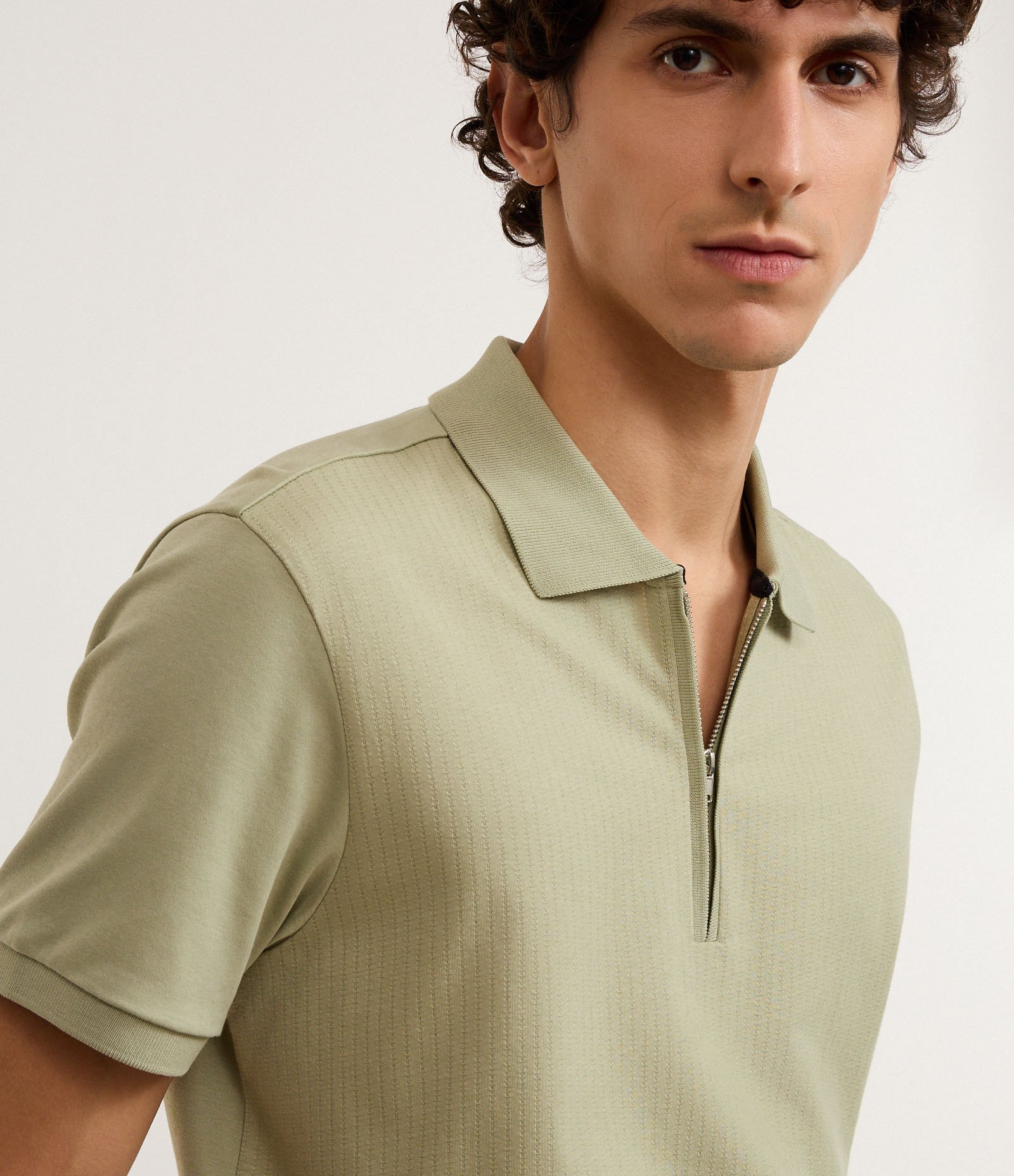 Camisa Polo em Algodão Peruano com Zíper na Gola Verde 3