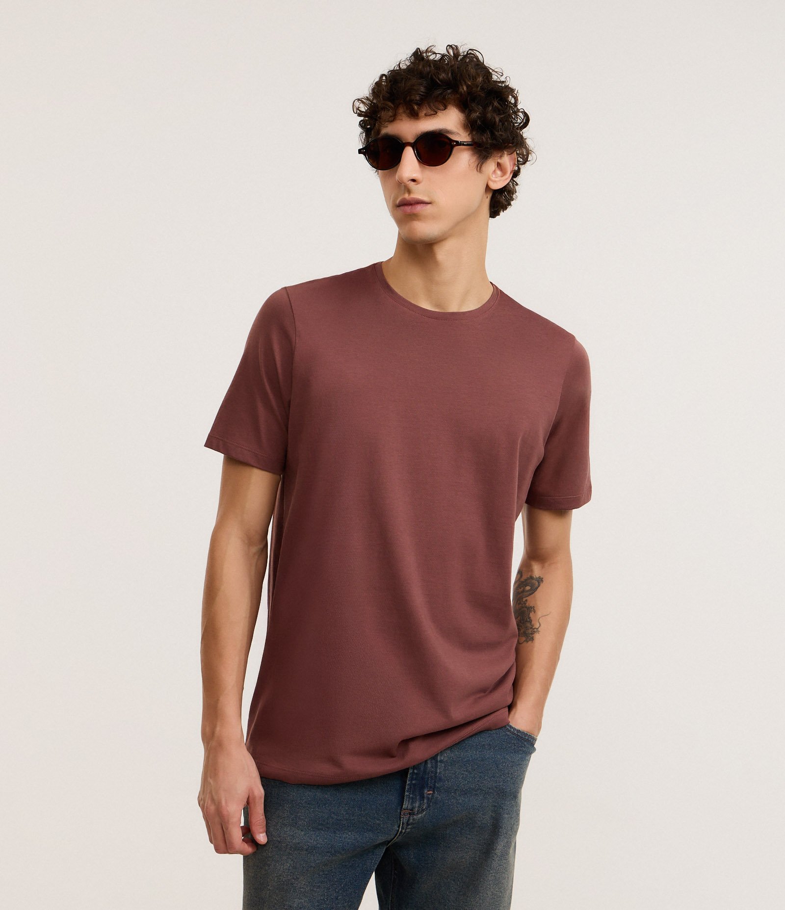 Camiseta Slim Básica em Algodão Peruano com Gola Redonda Marrom Médio 1