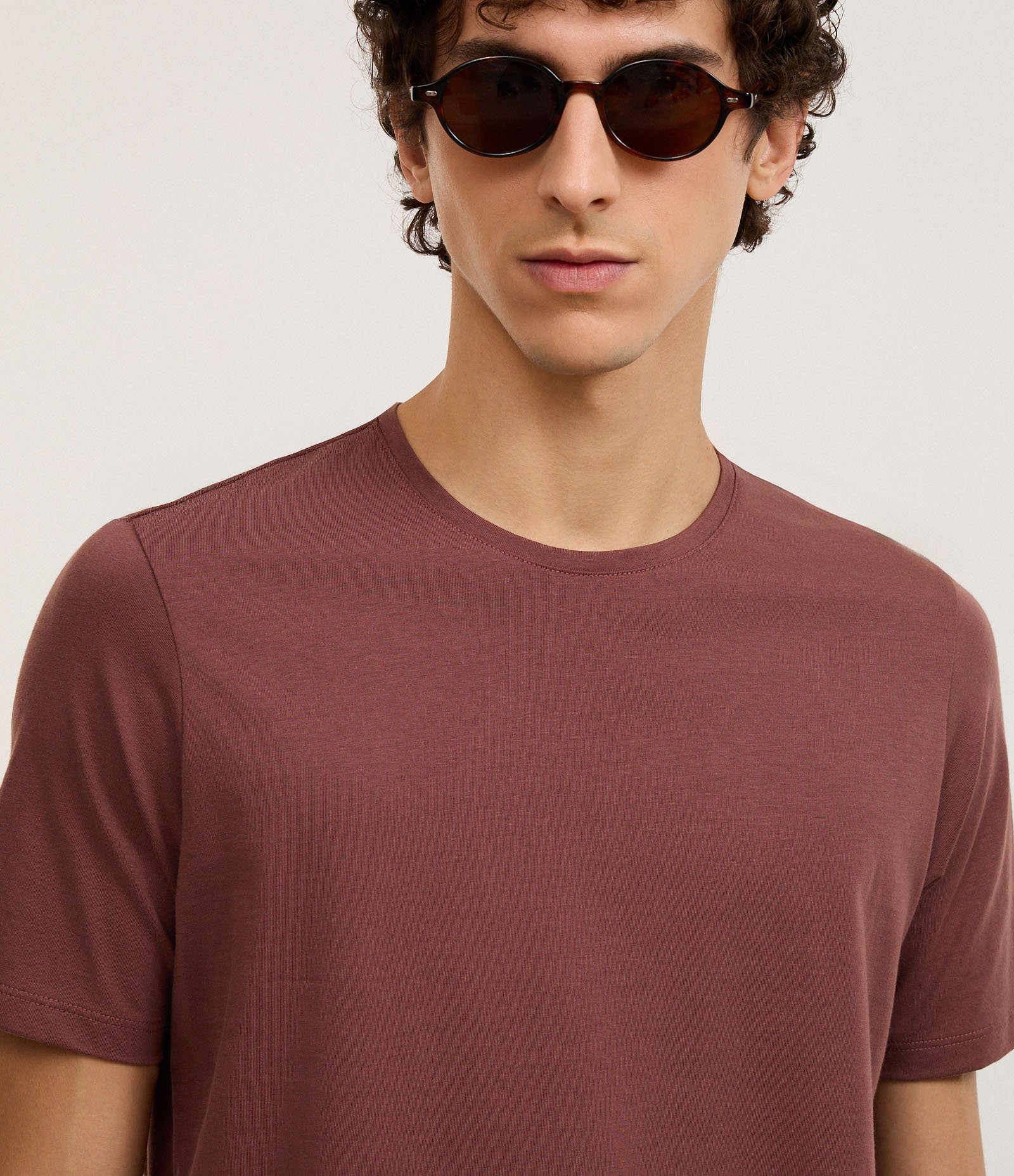 Camiseta Slim Básica em Algodão Peruano com Gola Redonda Marrom Médio 3