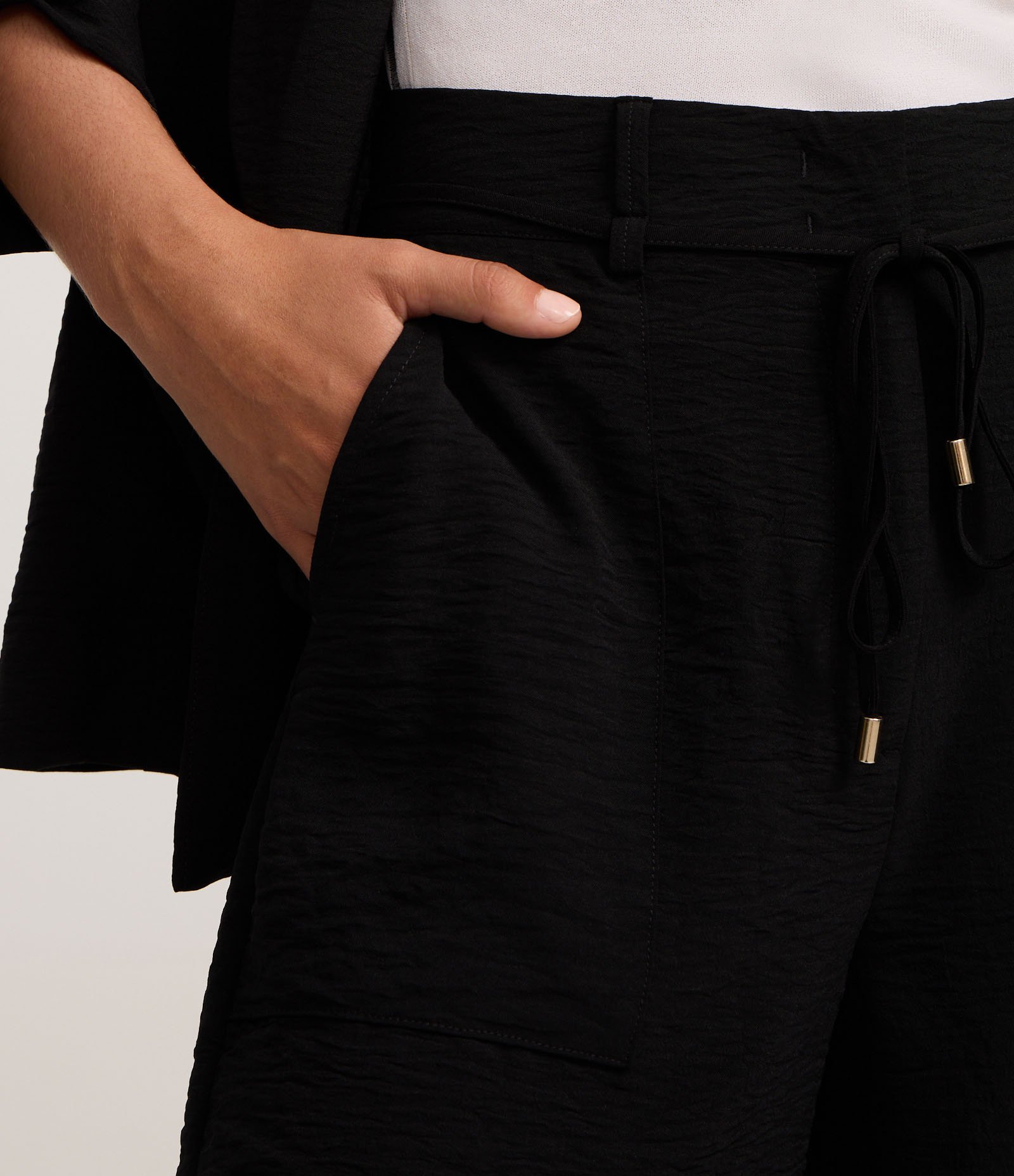 Short Reto Cintura Alta em AIrflow com Amarração Preto 4